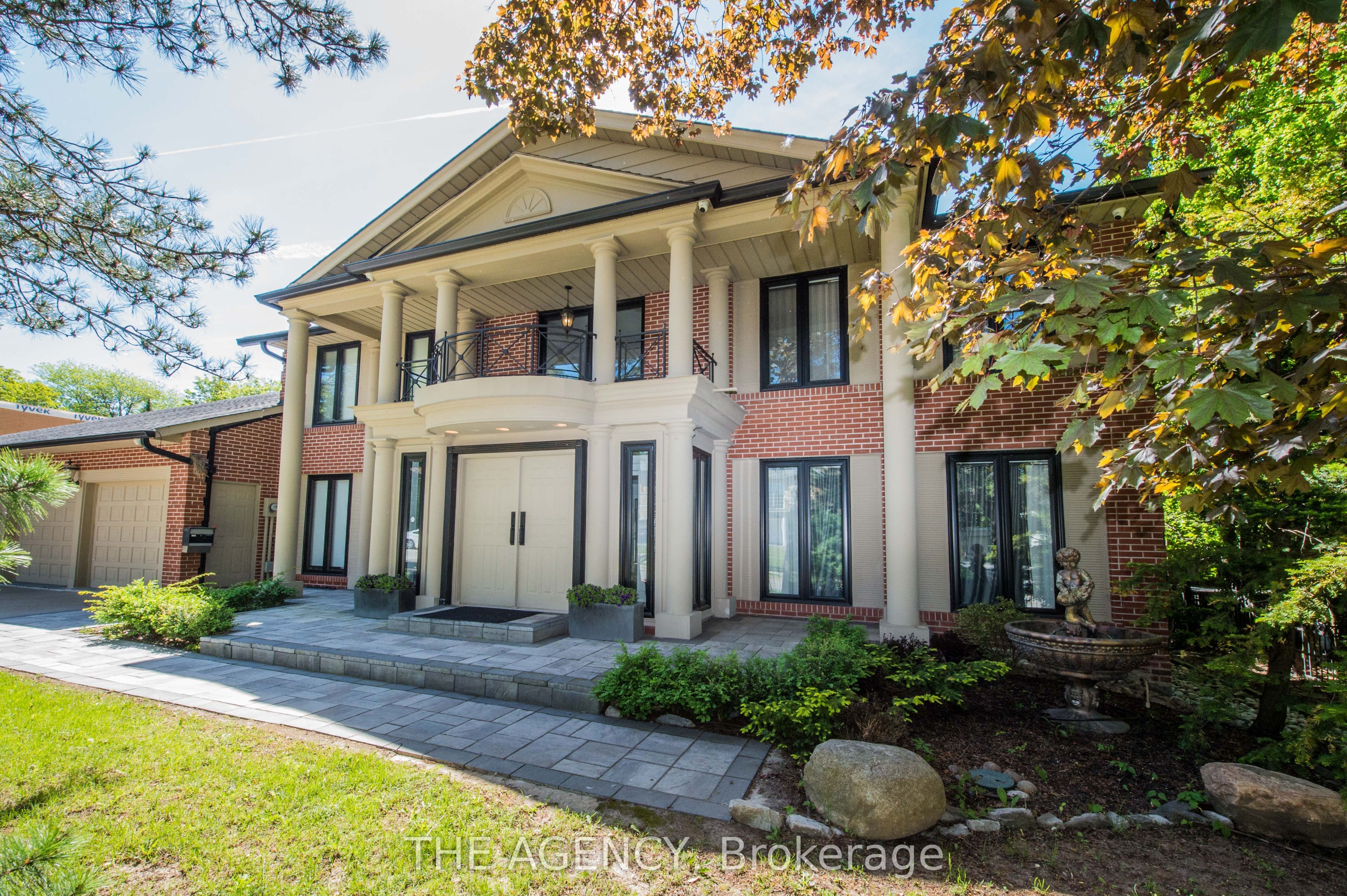 7 Shady Oaks Crescent, Toronto, ON M3C 2L4 photo 4