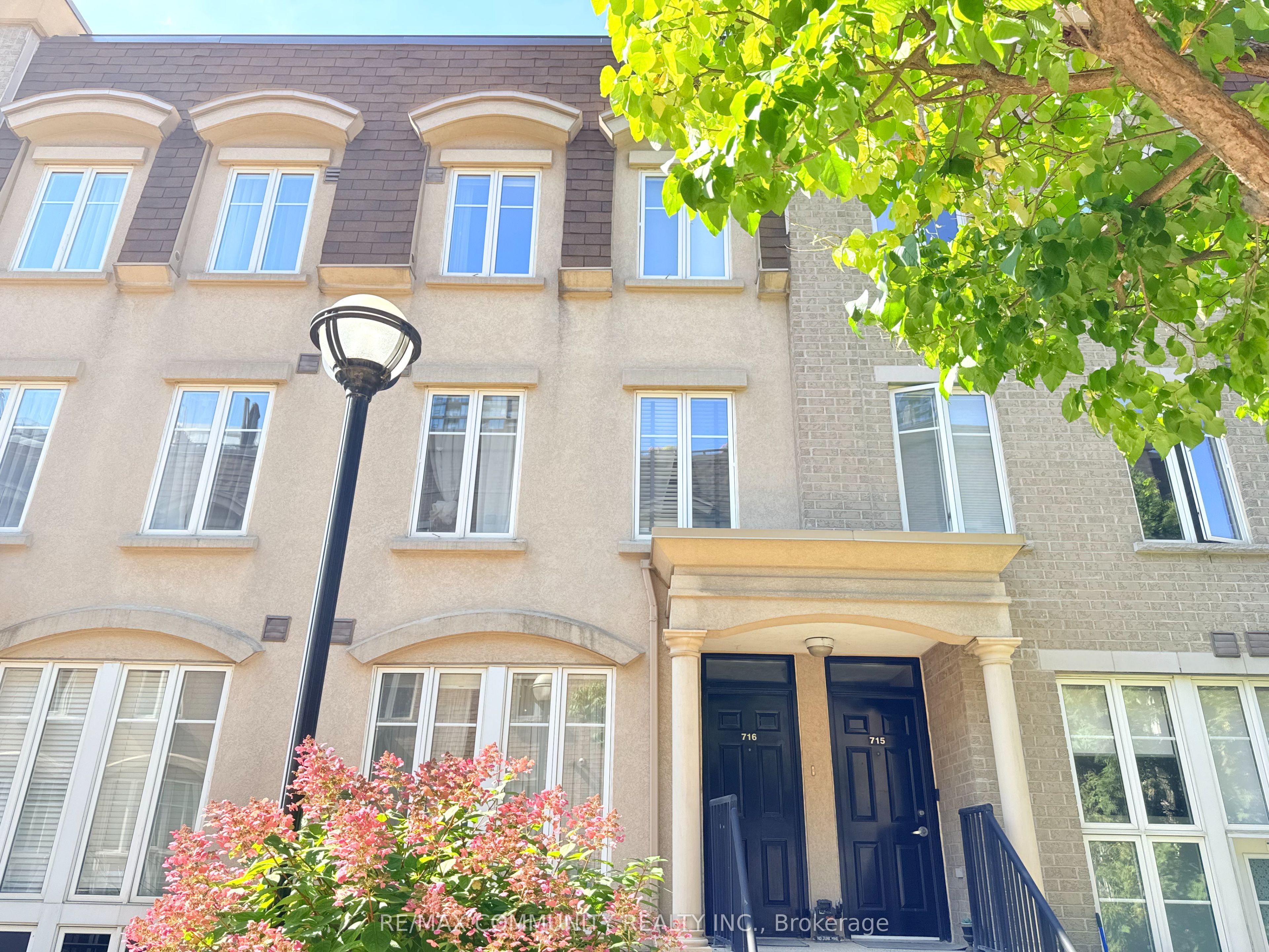 42 Western Battery Road 716, Toronto, ON M6K 3P1