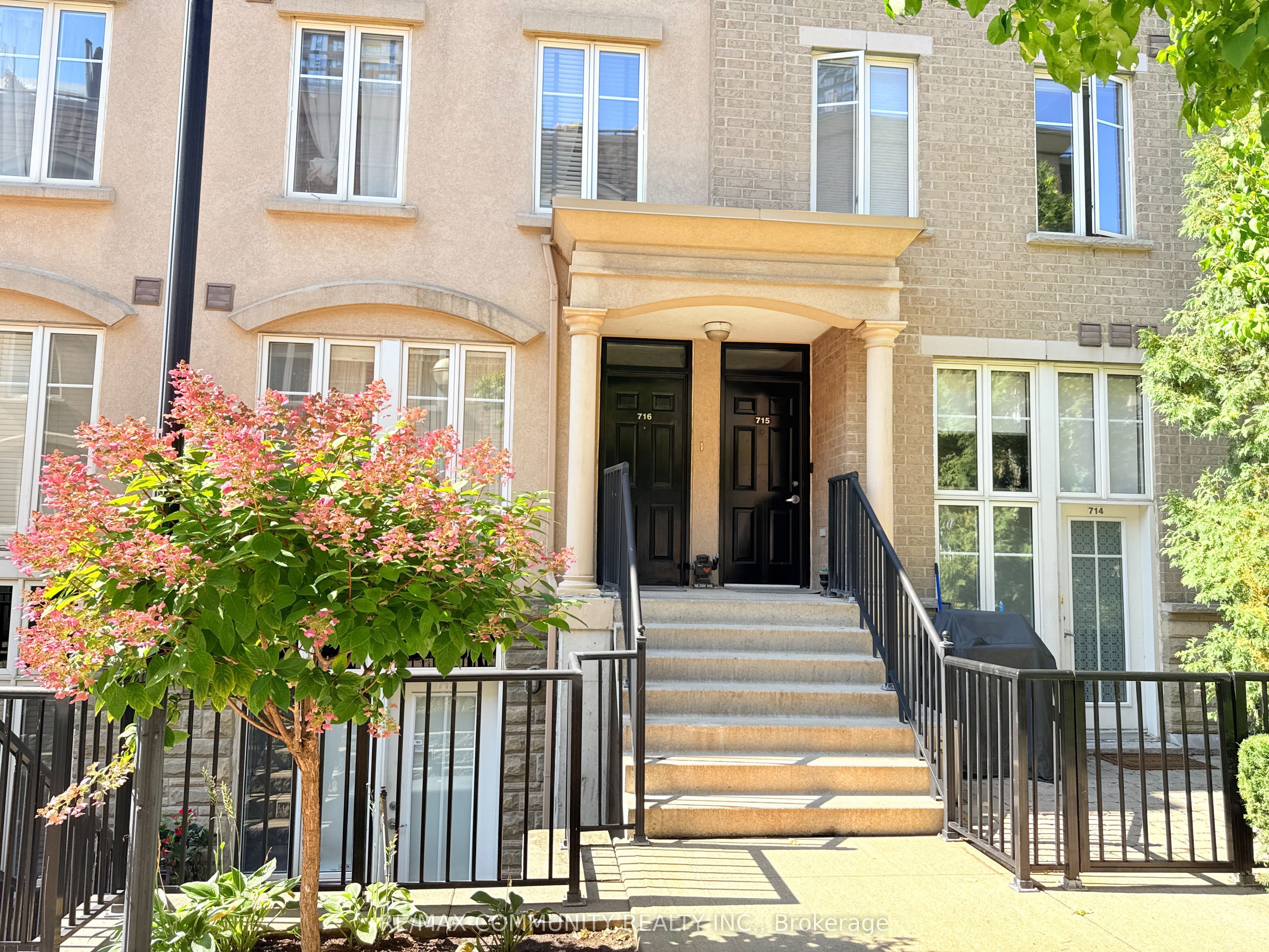 42 Western Battery Road 716, Toronto, ON M6K 3P1 photo 2