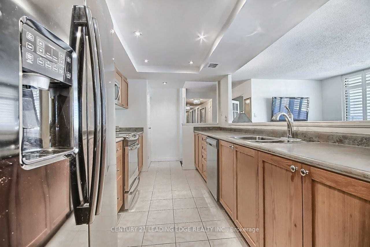 75 Wynford Heights Crescent 1708, Toronto, ON M3C 3H9 photo 4