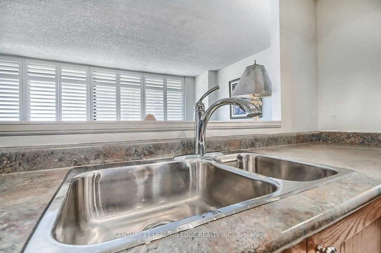 75 Wynford Heights Crescent 1708, Toronto, ON M3C 3H9 photo 5