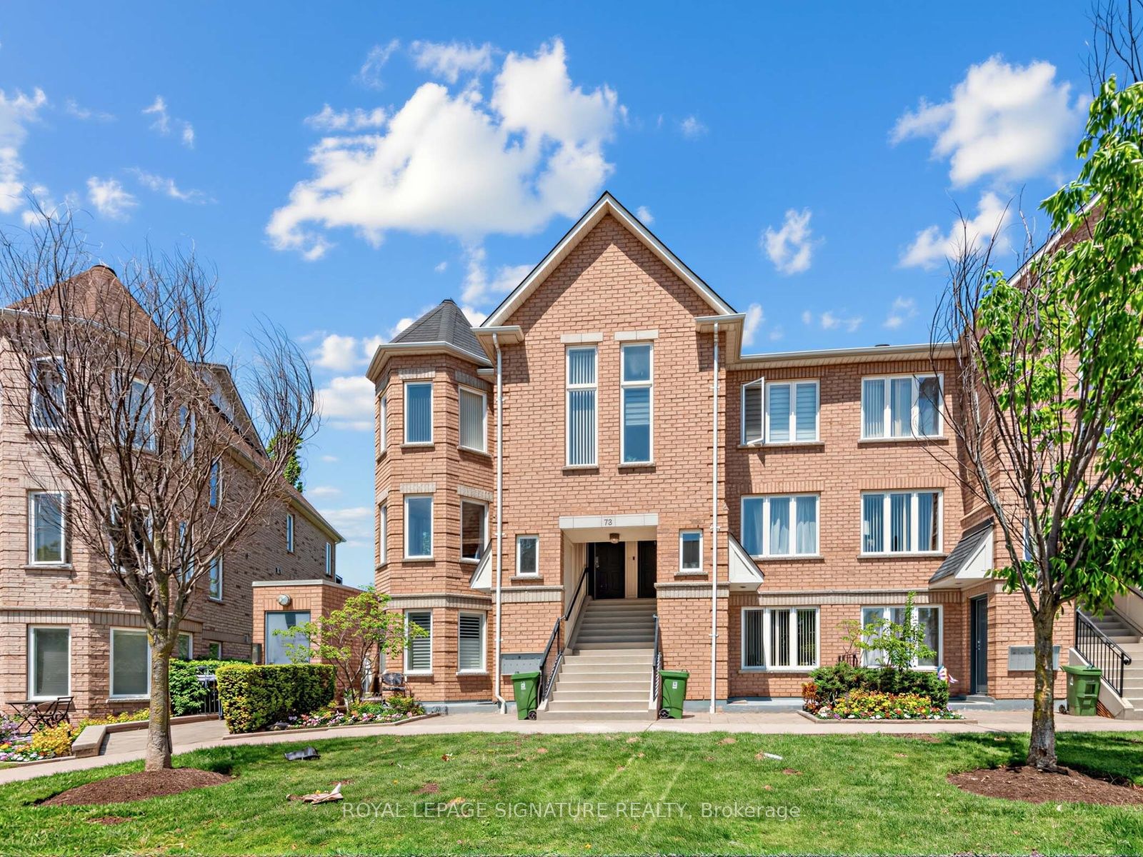 72 Aerodrome Crescent 201, Toronto, ON M4G 4J1