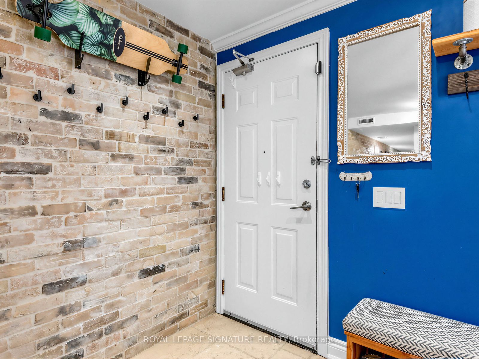 72 Aerodrome Crescent 201, Toronto, ON M4G 4J1 photo 2