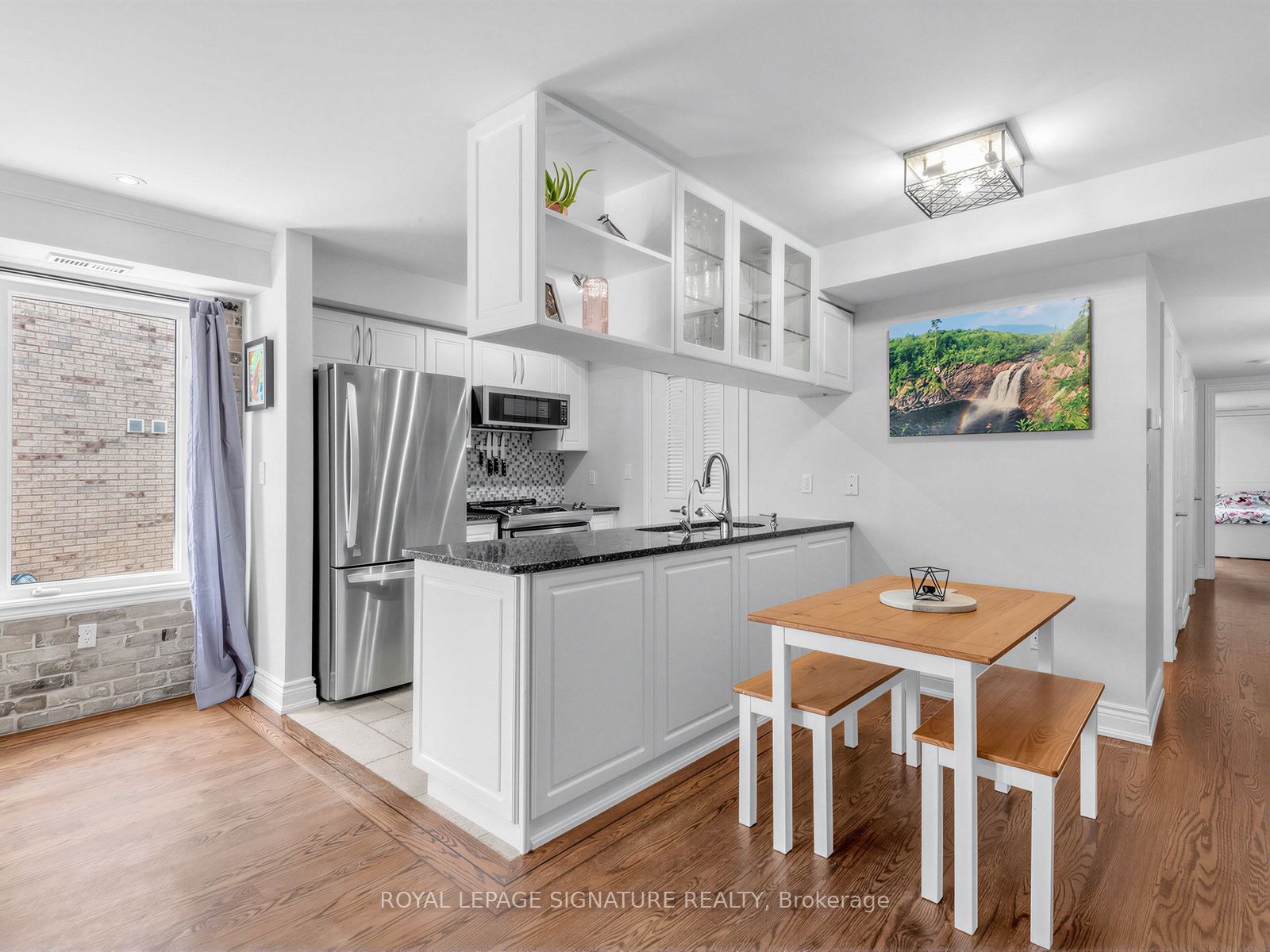 72 Aerodrome Crescent 201, Toronto, ON M4G 4J1 photo 3