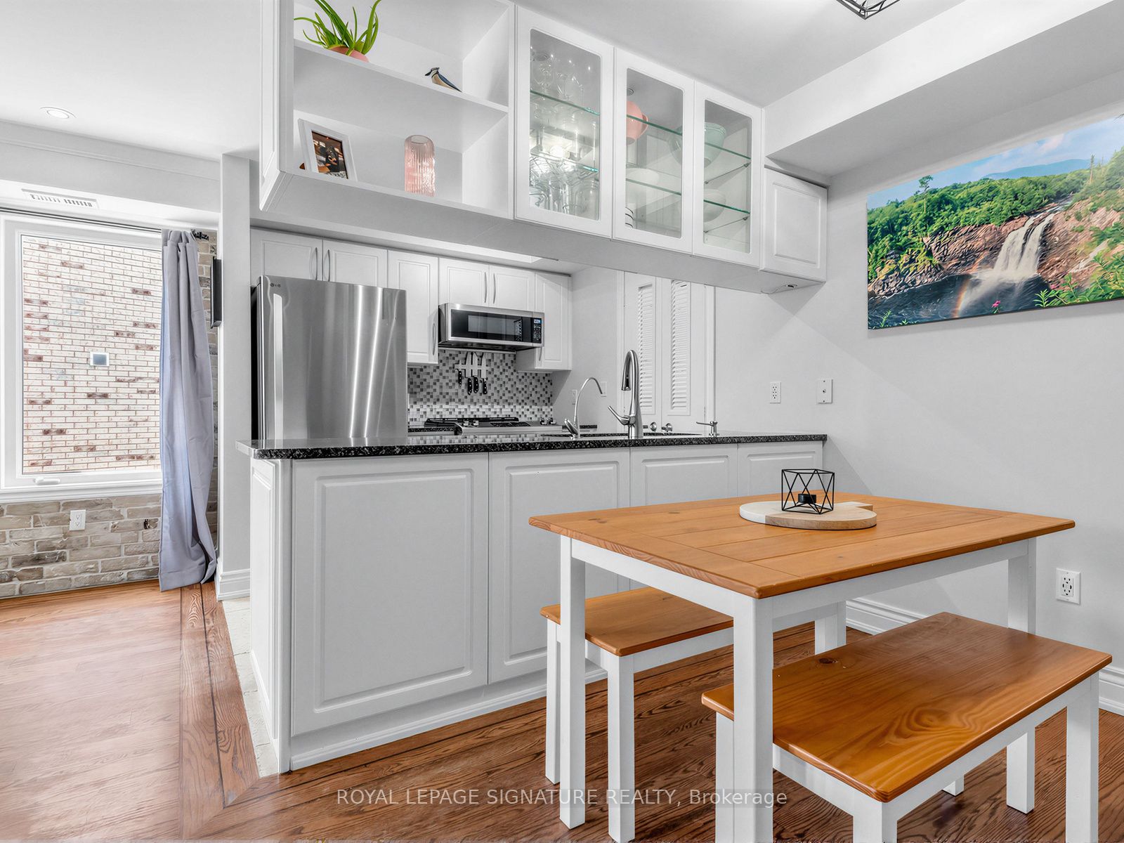 72 Aerodrome Crescent 201, Toronto, ON M4G 4J1 photo 4