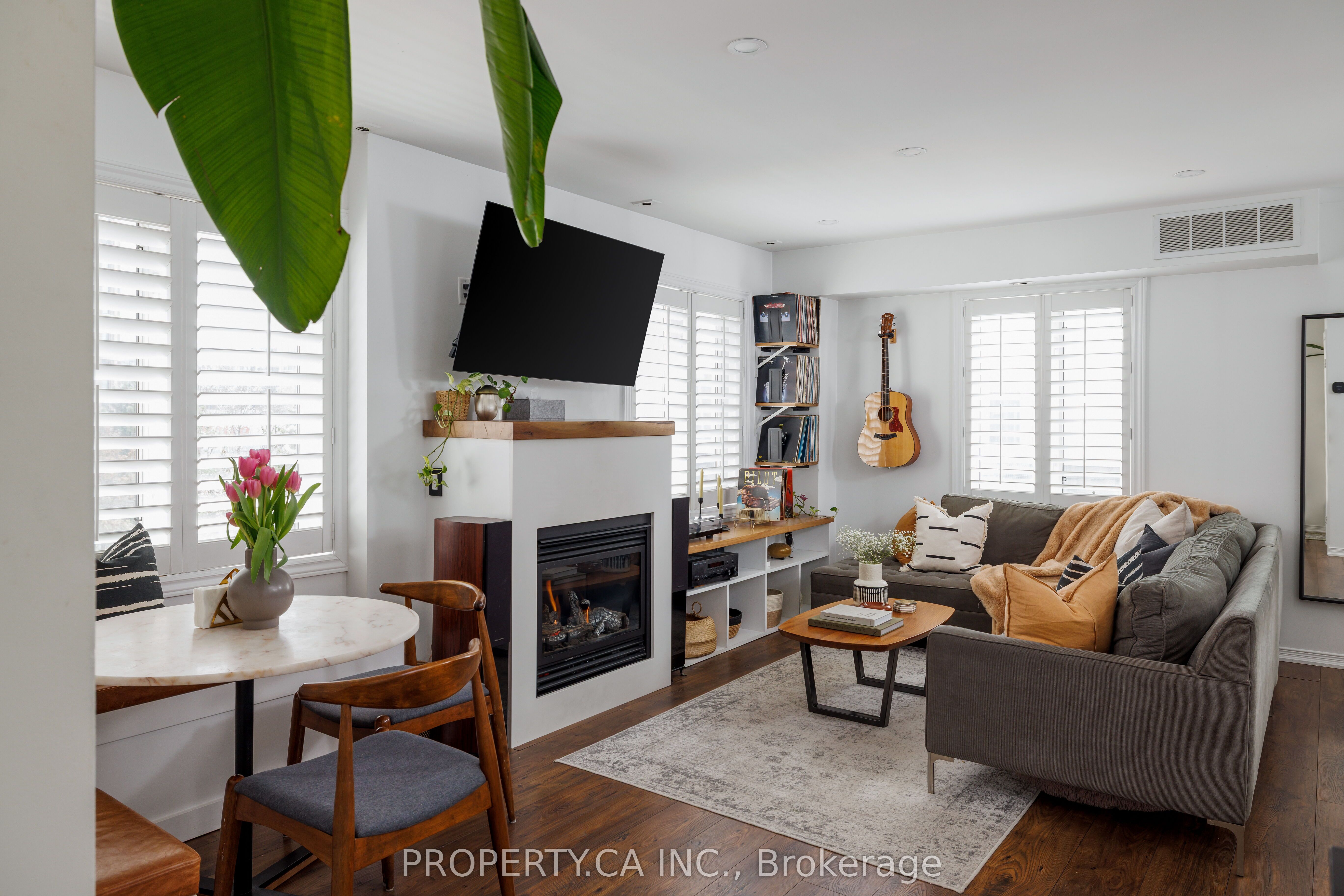 12 Sudbury Street 819, Toronto, ON M6J 3W7
