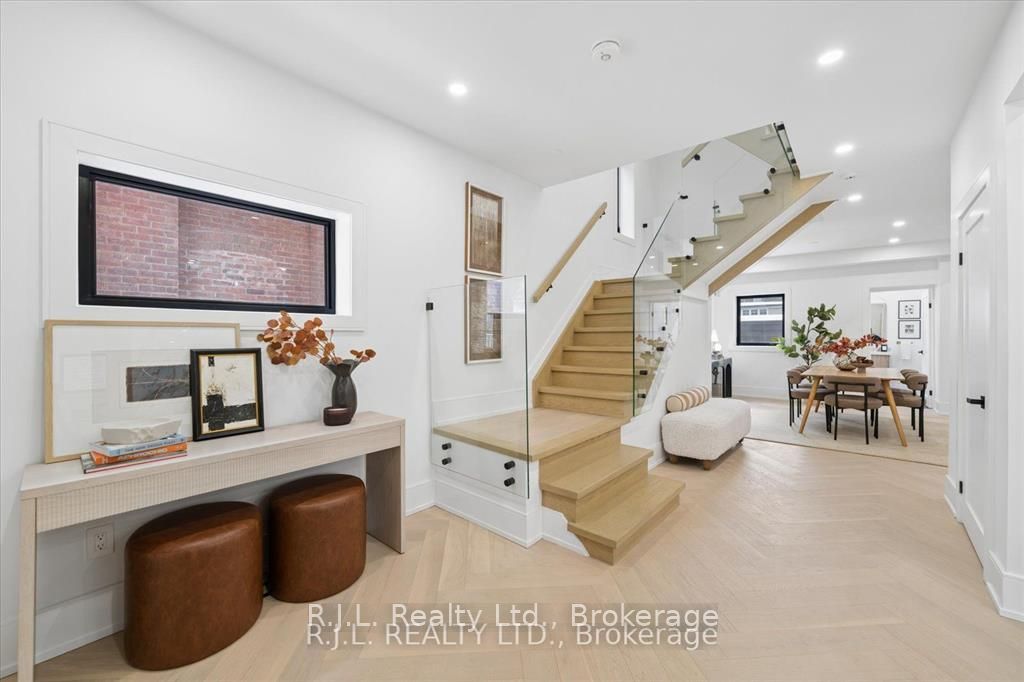 111 Roxborough Drive, Toronto, ON M4W 1X5 photo 3