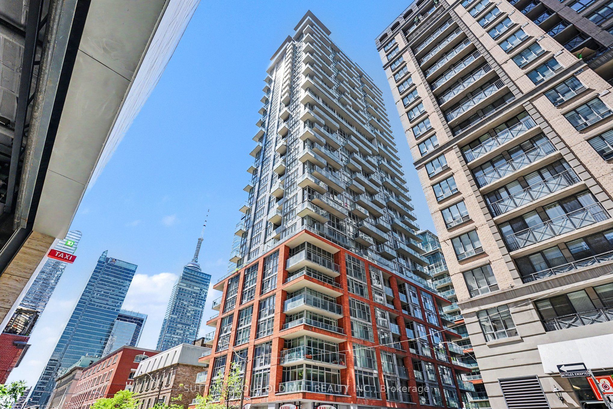 126 Simcoe Street 713, Toronto, ON M5H 4E6