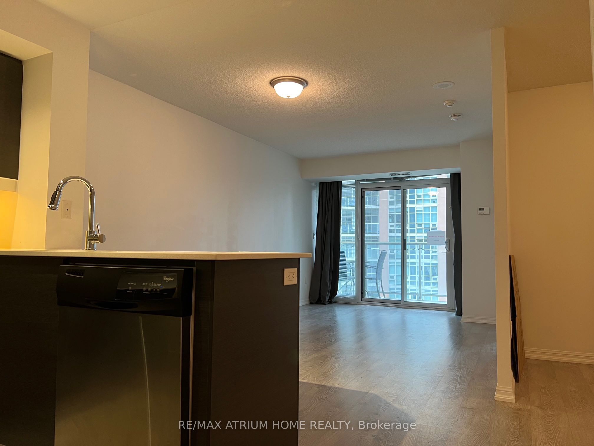 65 East Liberty Street 1310, Toronto, ON M6K 3R2 photo 2