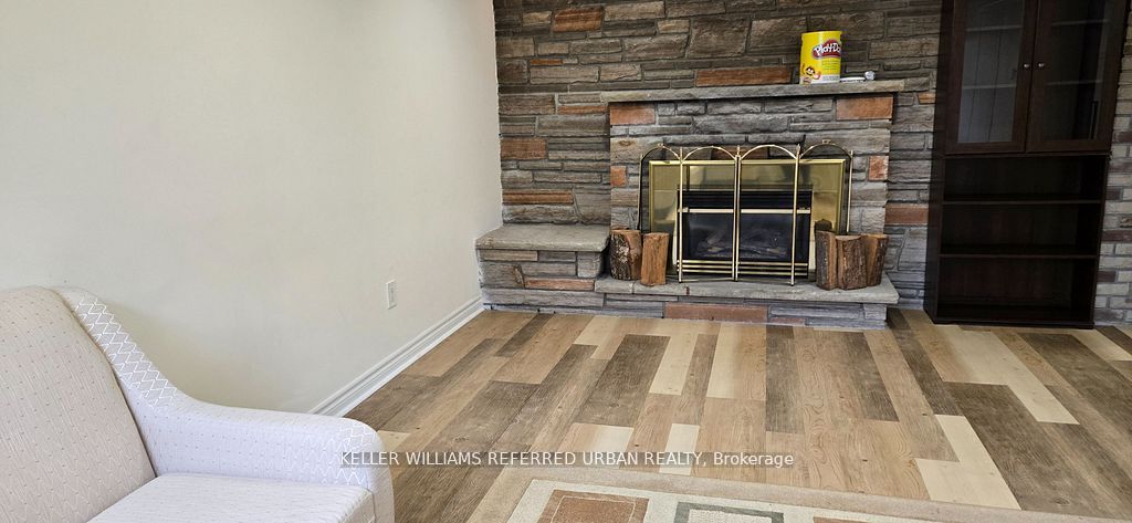49 Halkin Crescent Bsmt, Toronto, ON M4A 1M8 photo 2