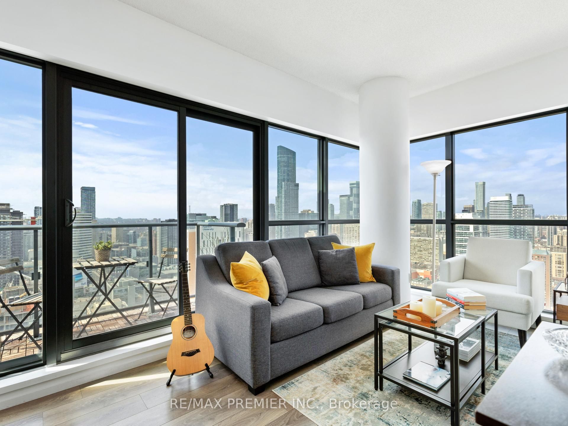 159 Dundas Street E 3609, Toronto, ON M5B 0A9 photo 2
