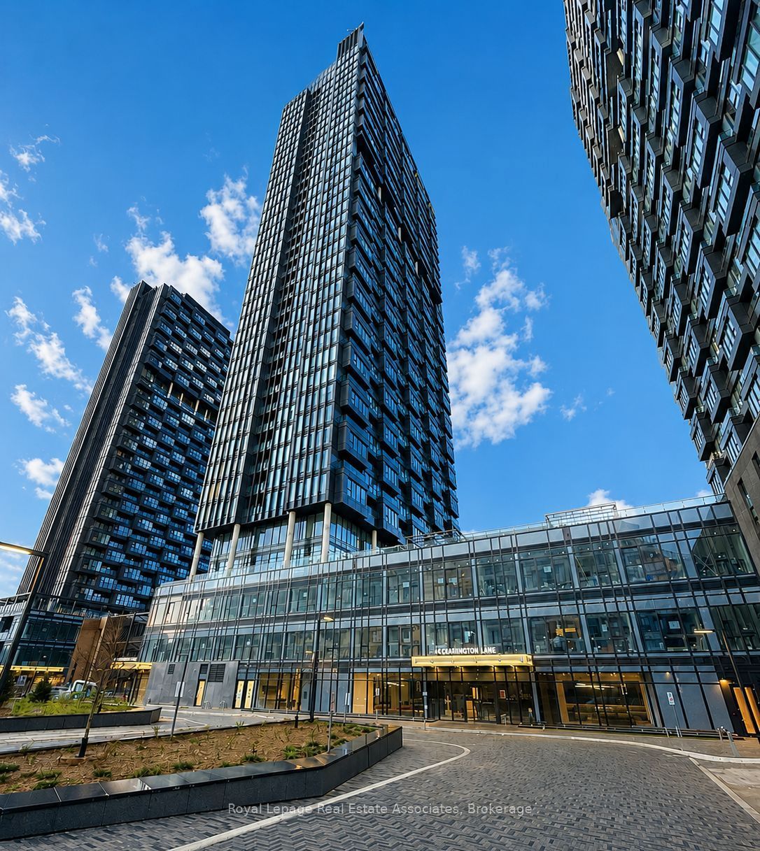 1 Quarrington Lane 1004, Toronto, ON M3C 0S4