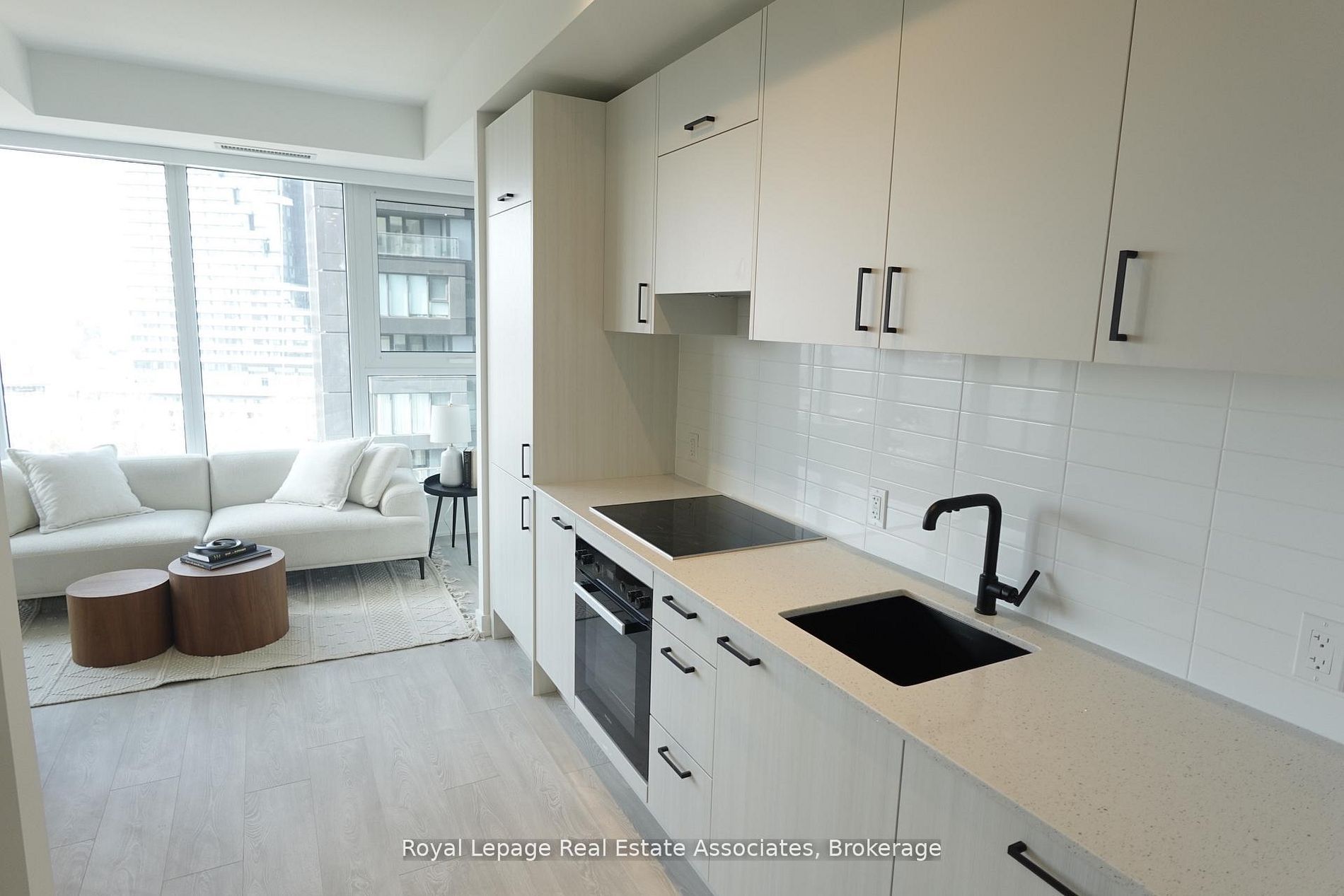 1 Quarrington Lane 1004, Toronto, ON M3C 0S4 photo 3