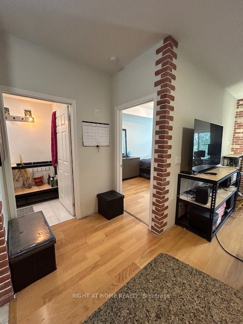 233 Faywood Boulevard, Toronto, ON M3H 2Y3