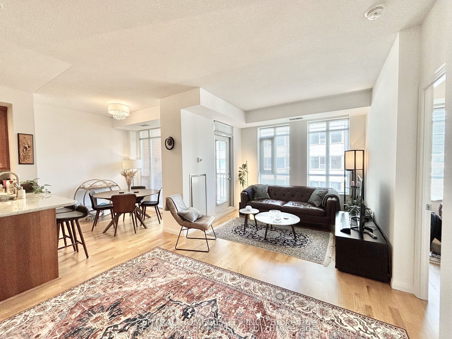 900 Mount Pleasant Road 426, Toronto, ON M4P 3J9 photo 2
