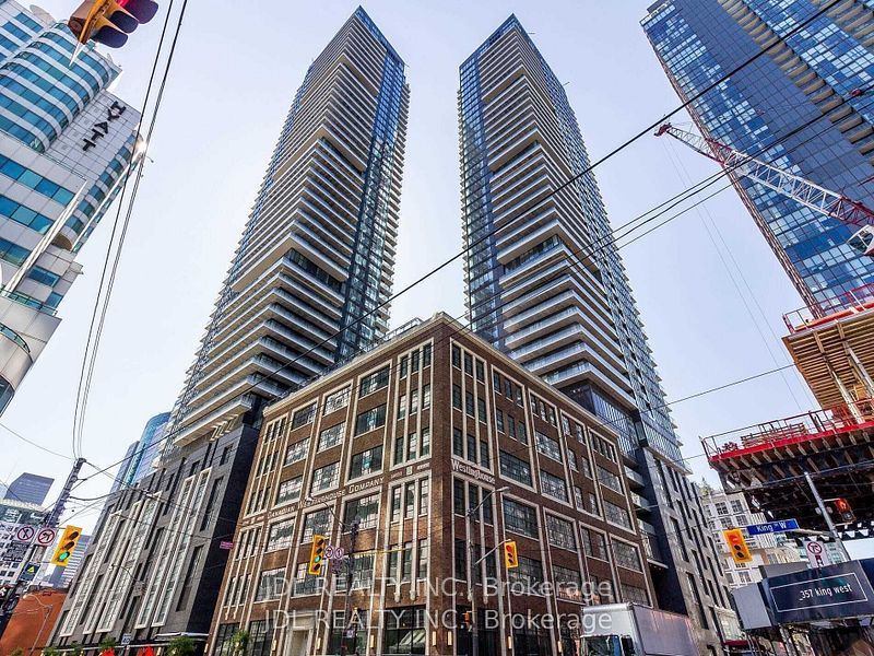 125 BLUE JAYS Way 4211, Toronto, ON M5V 0N5