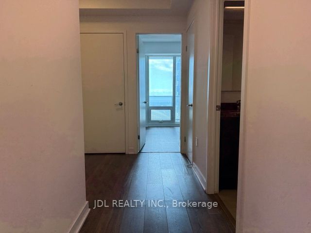 125 BLUE JAYS Way 4211, Toronto, ON M5V 0N5 photo 3