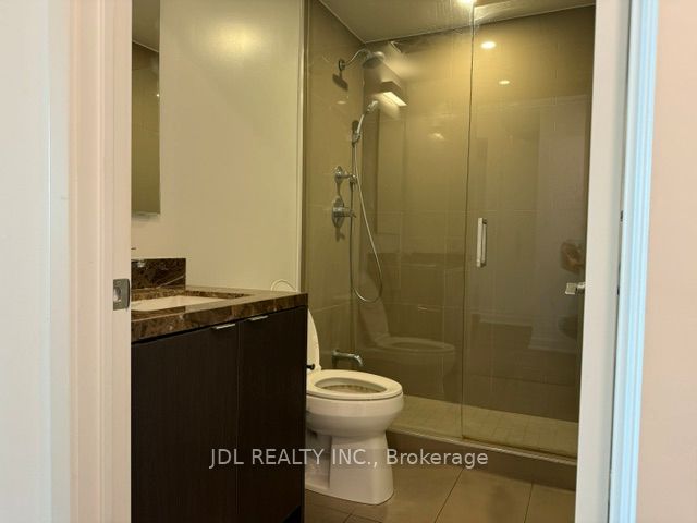 125 BLUE JAYS Way 4211, Toronto, ON M5V 0N5 photo 4