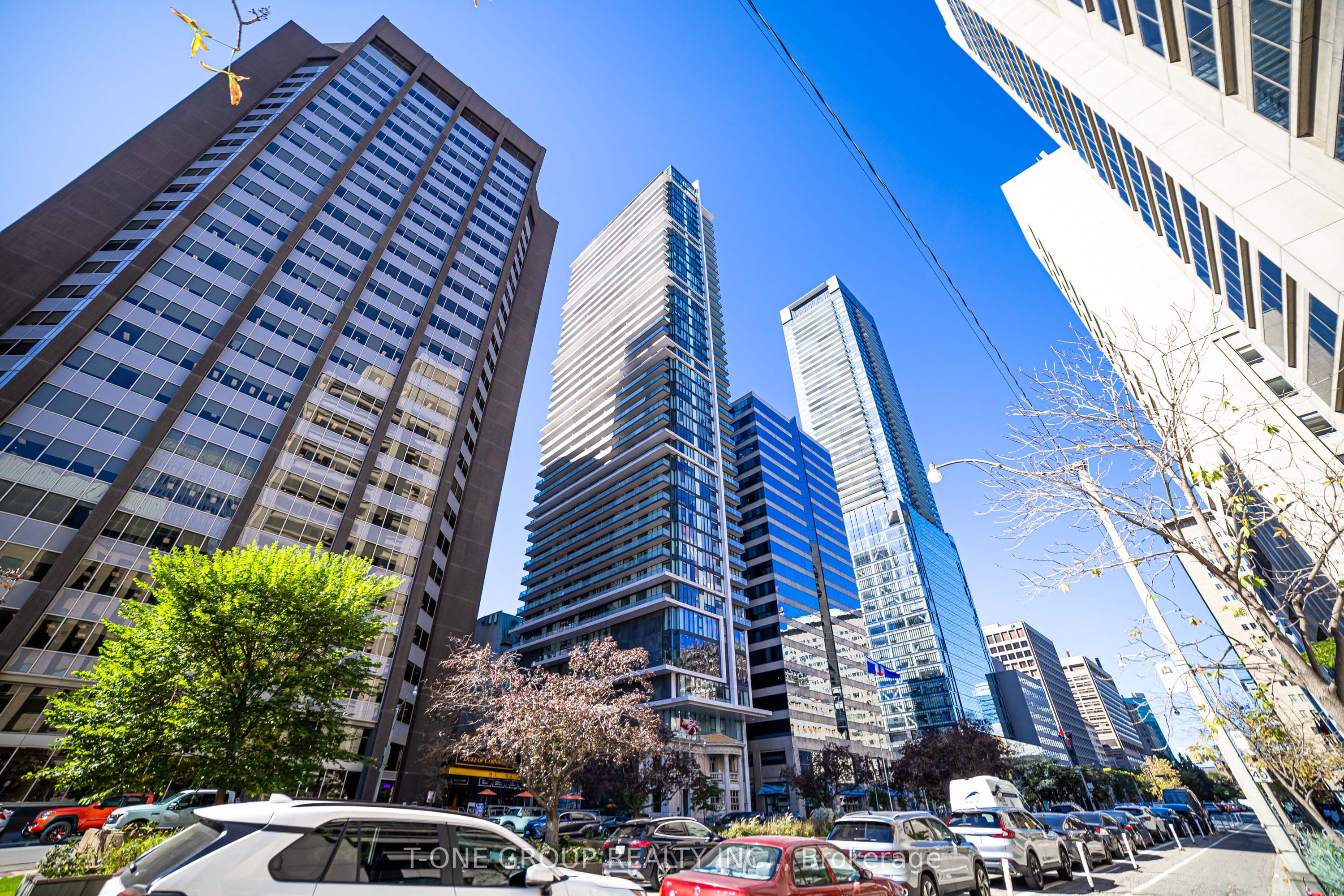 426 University Avenue 1705, Toronto, ON M5G 1S9