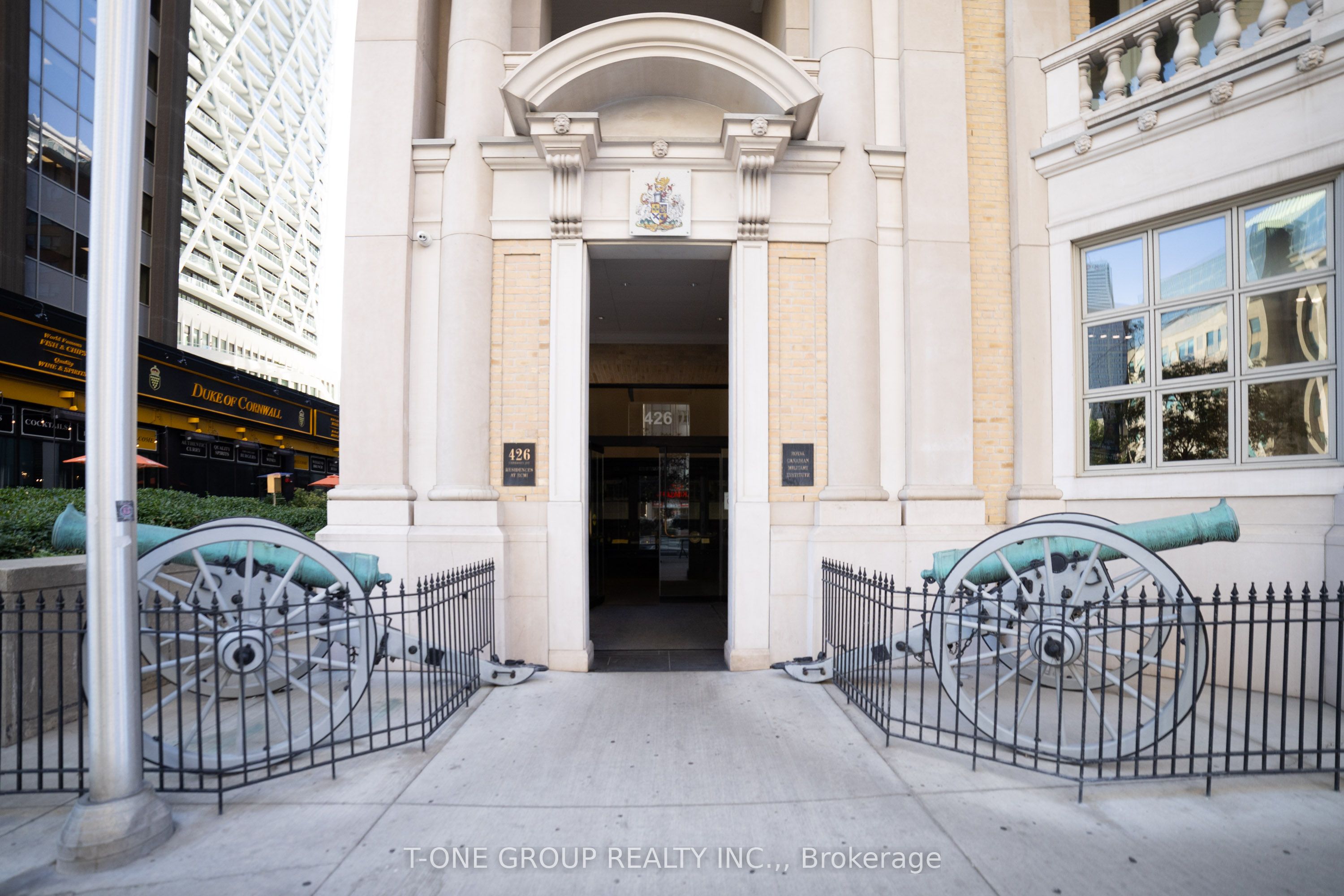 426 University Avenue 1705, Toronto, ON M5G 1S9 photo 3