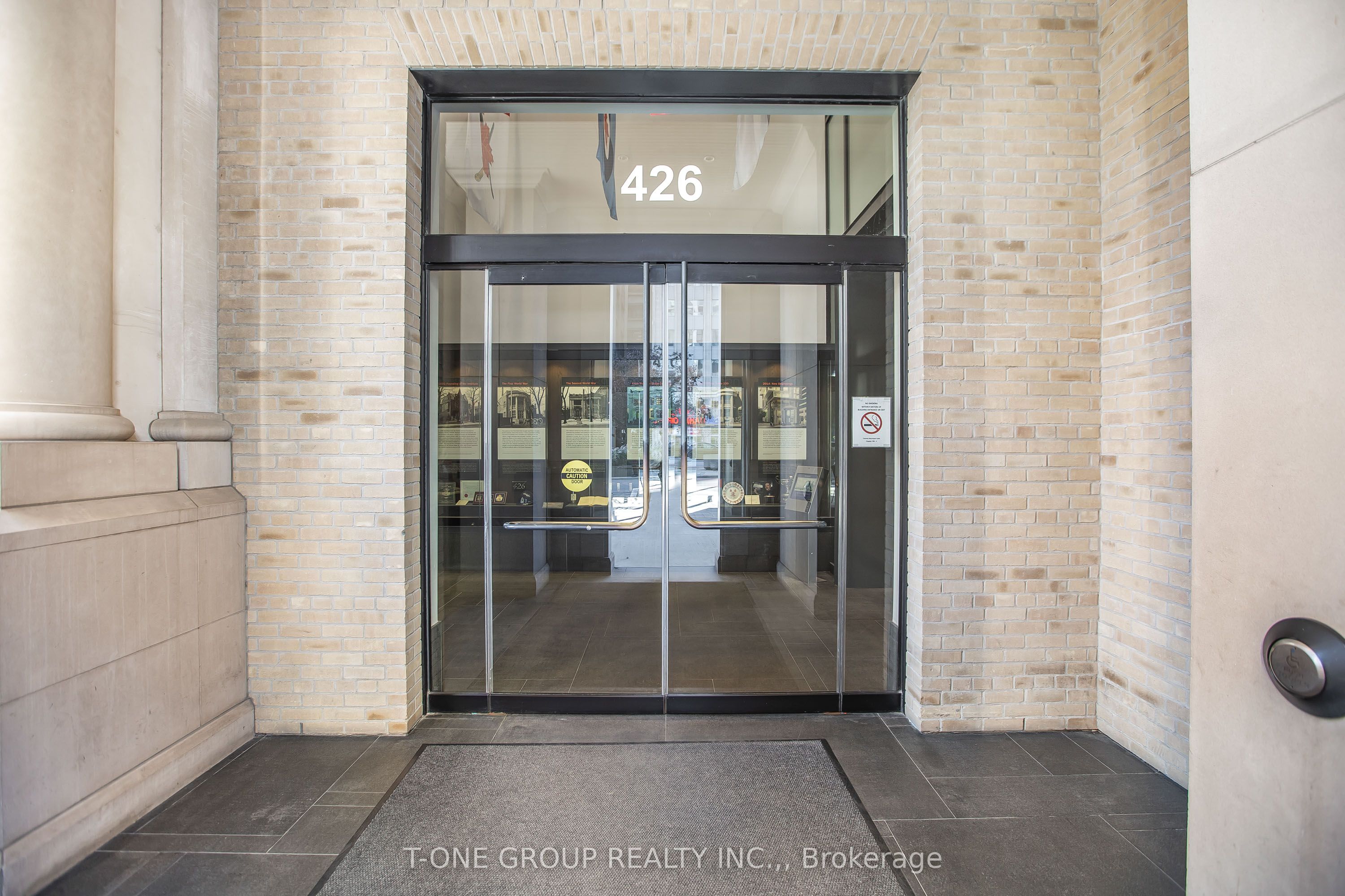 426 University Avenue 1705, Toronto, ON M5G 1S9 photo 4