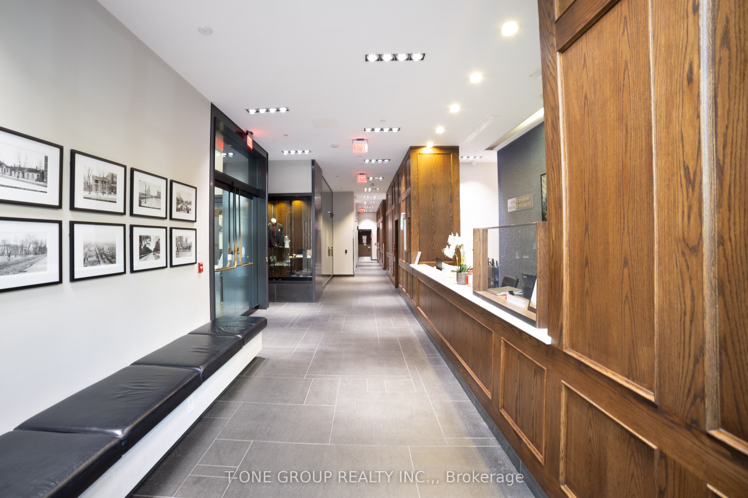 426 University Avenue 1705, Toronto, ON M5G 1S9 photo 5