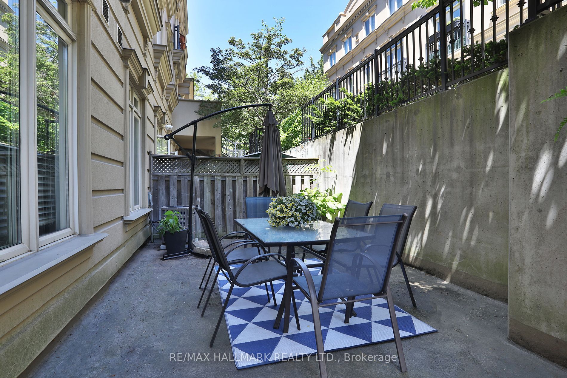 78 Carr Street Th 10, Toronto, ON M5T 1B7 photo 3