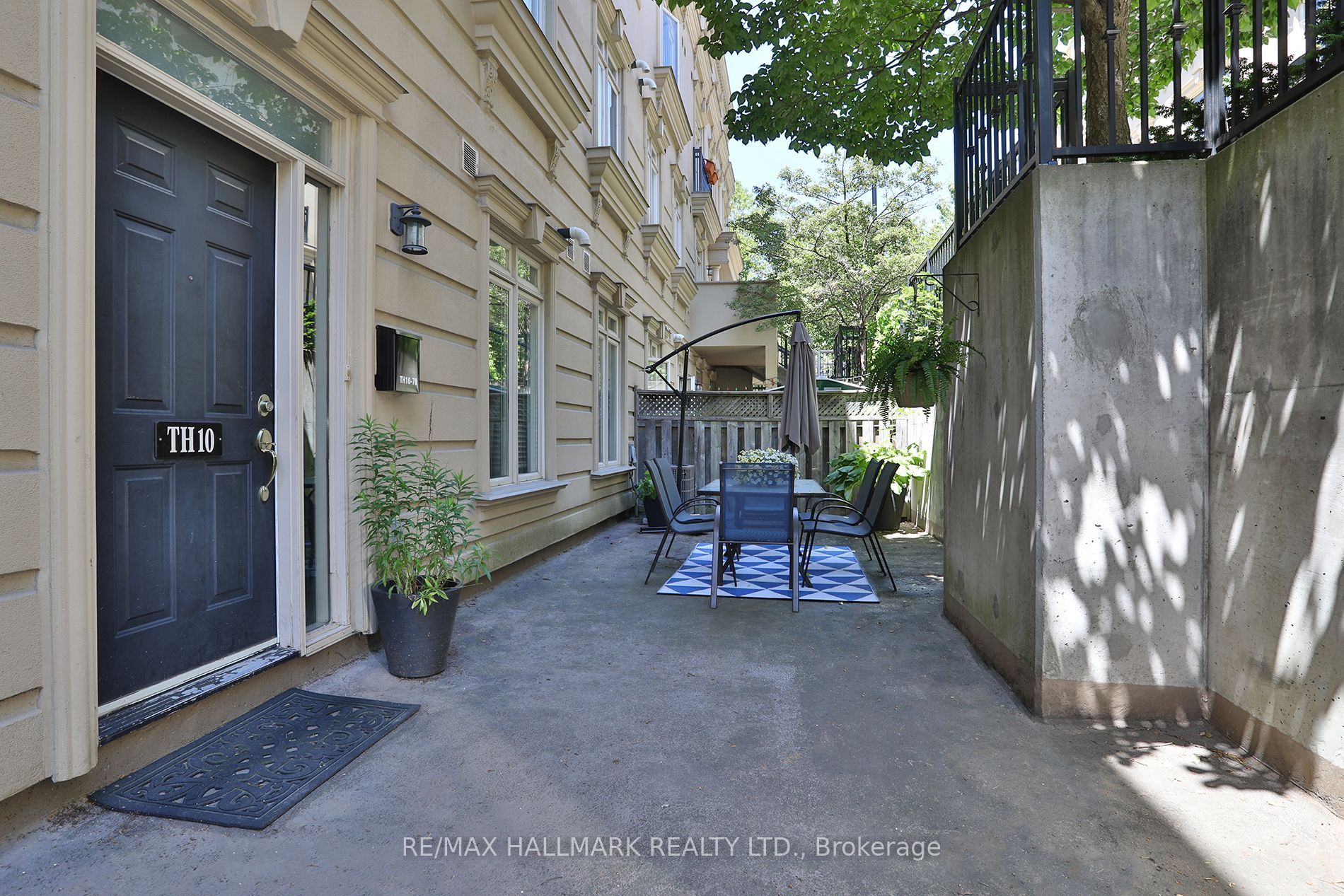 78 Carr Street Th 10, Toronto, ON M5T 1B7 photo 4