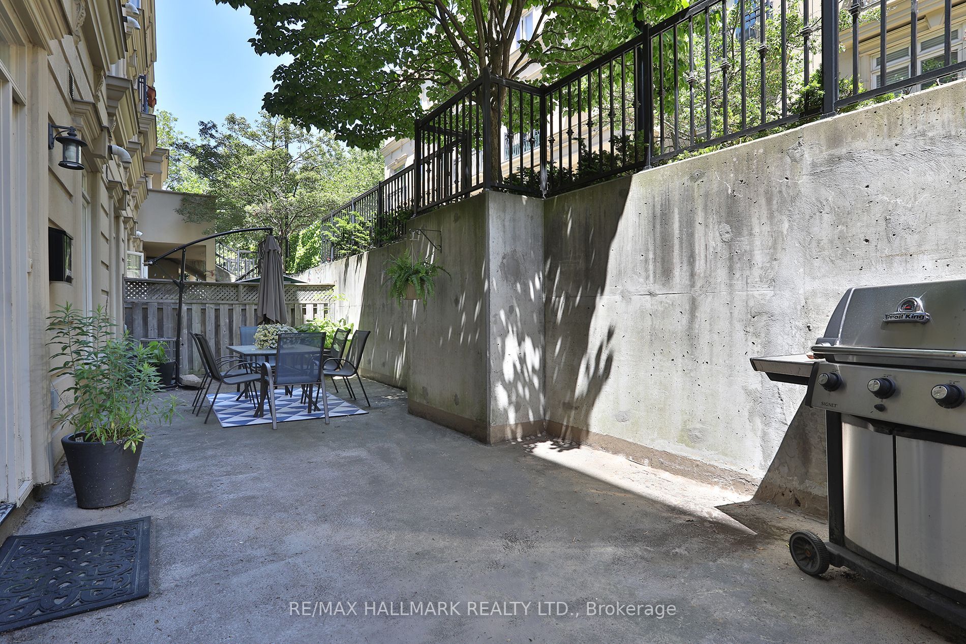 78 Carr Street Th 10, Toronto, ON M5T 1B7 photo 5