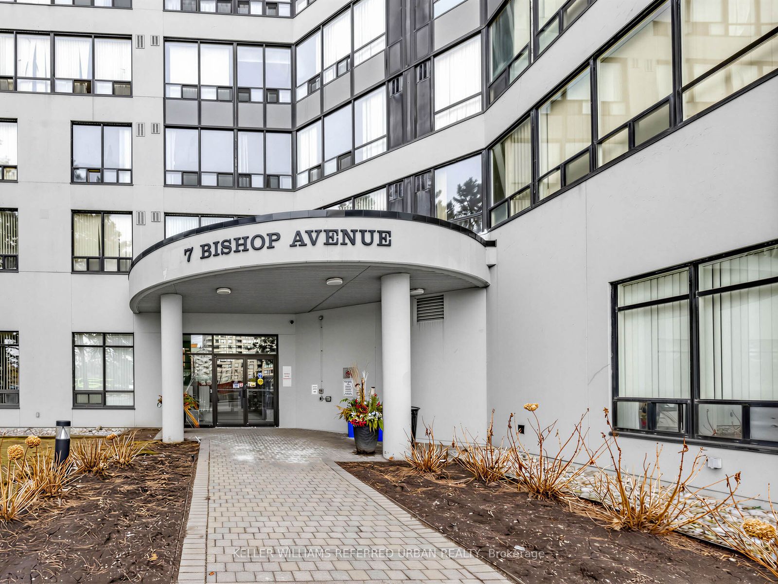 7 Bishop Avenue 217, Toronto, ON M2M 4J4 photo 2