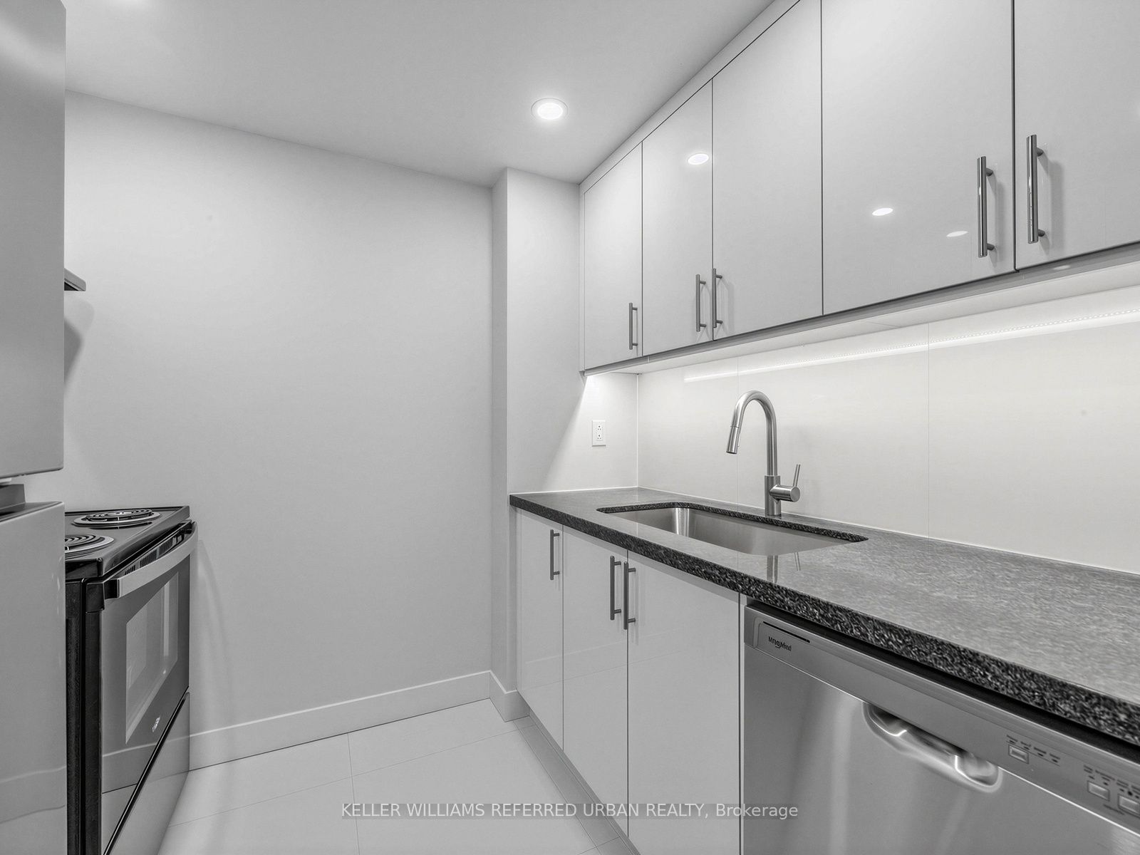 7 Bishop Avenue 217, Toronto, ON M2M 4J4 photo 4