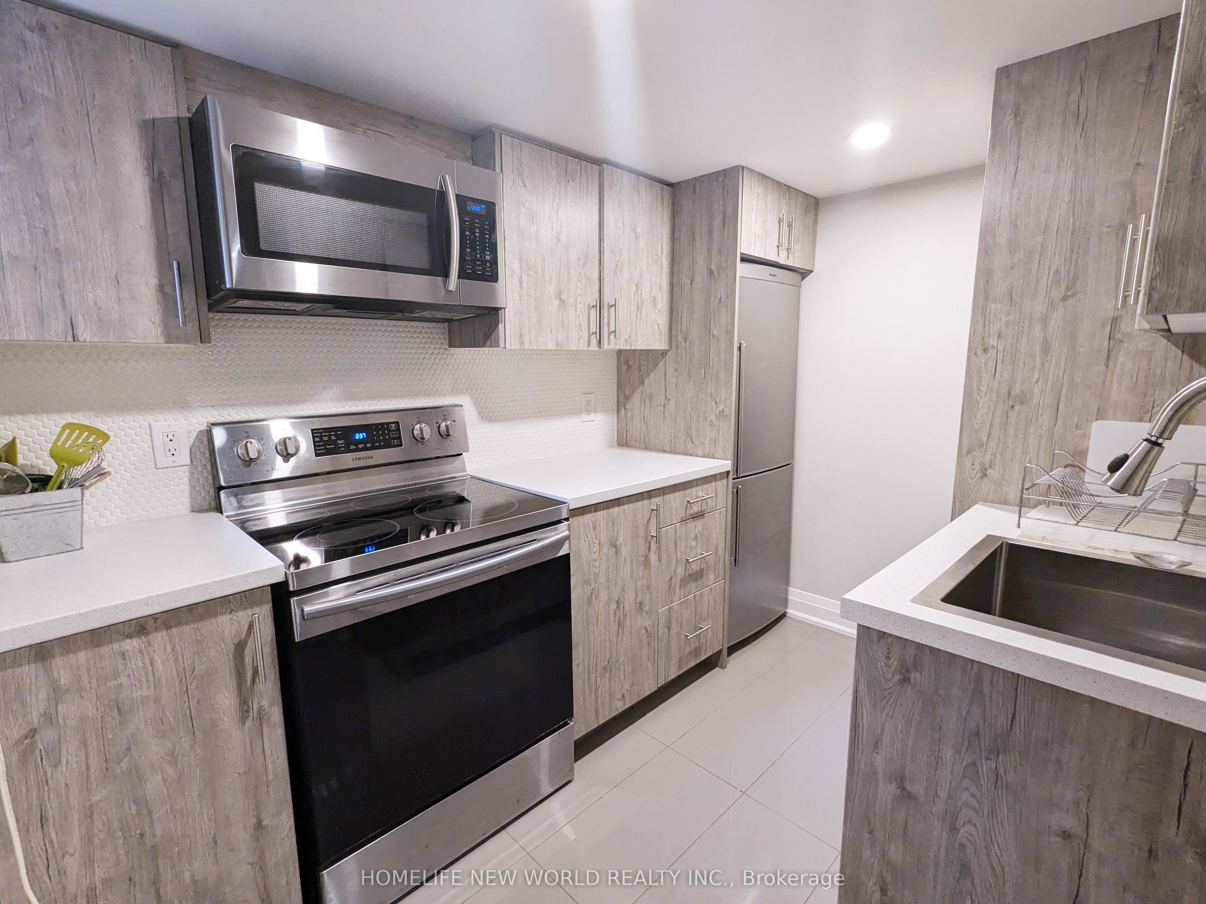 276 Montrose Avenue Bsmt, Toronto, ON M6G 3G8