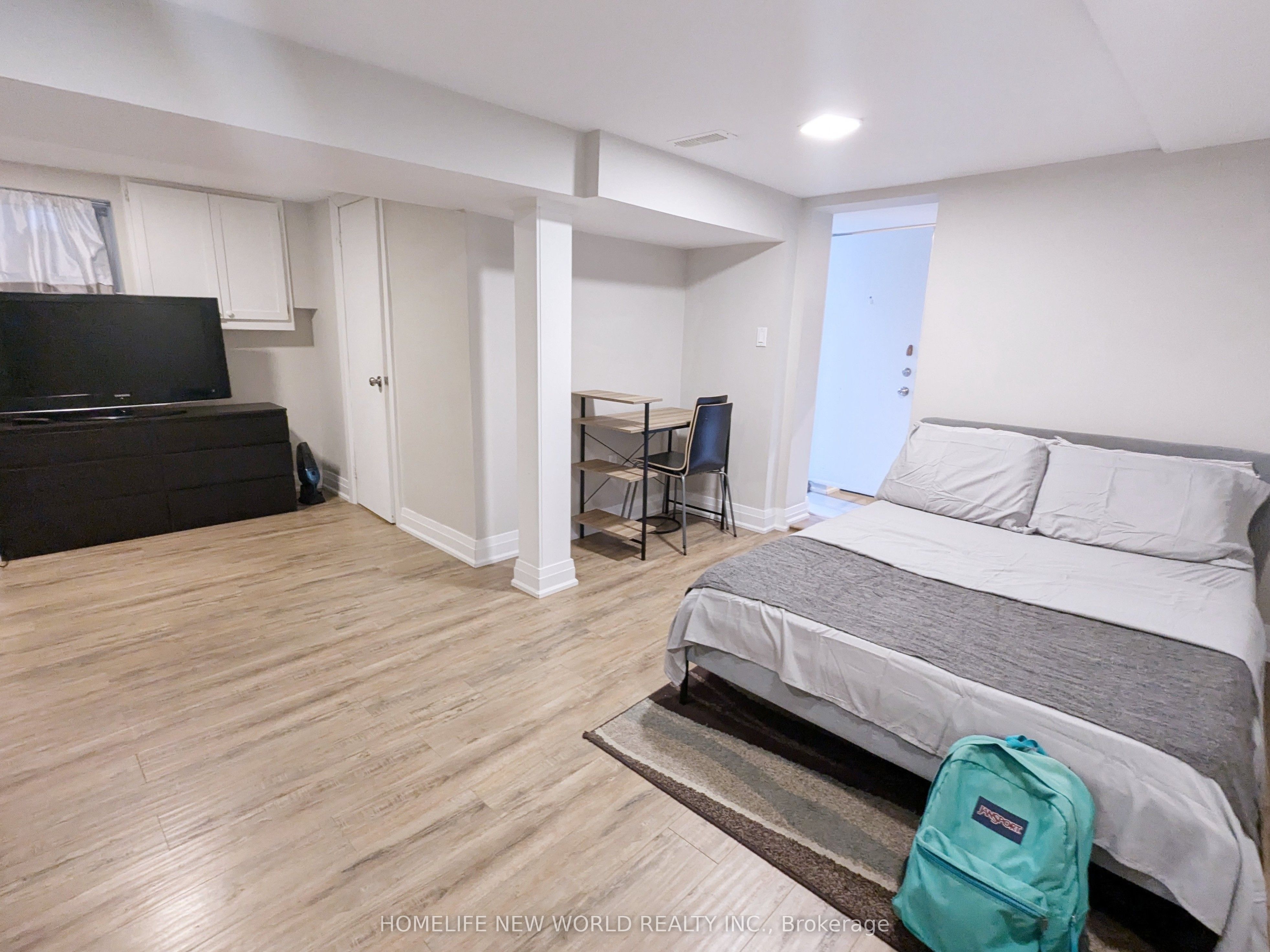 276 Montrose Avenue Bsmt, Toronto, ON M6G 3G8 photo 3