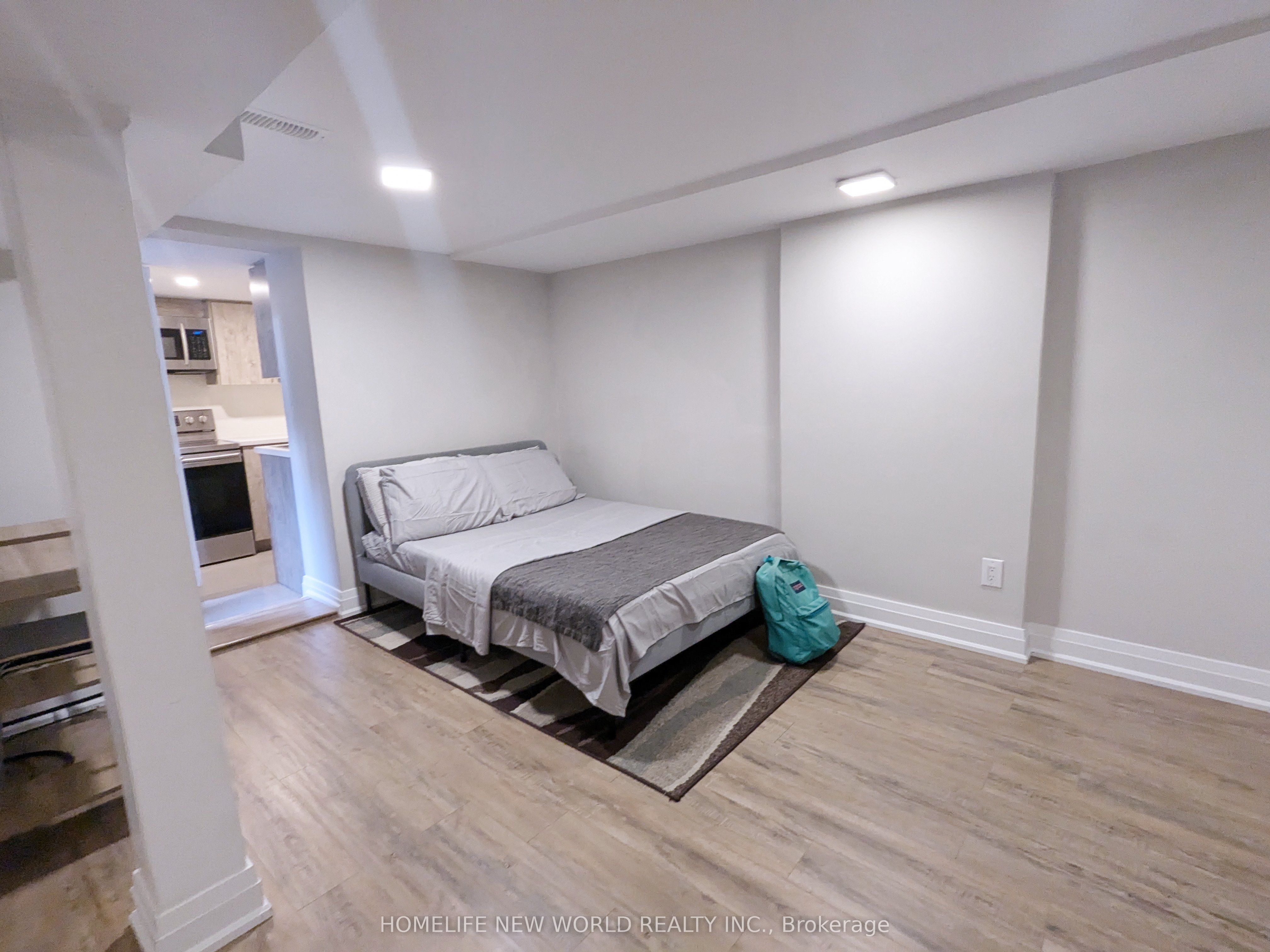 276 Montrose Avenue Bsmt, Toronto, ON M6G 3G8 photo 5