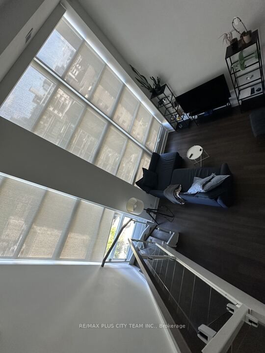 111 St. Clair Avenue W 902, Toronto, ON M4V 1N5 photo 3