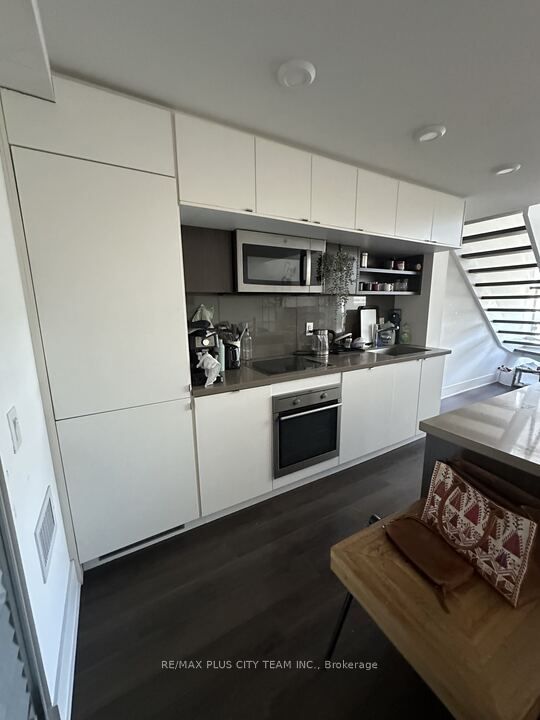 111 St. Clair Avenue W 902, Toronto, ON M4V 1N5 photo 4
