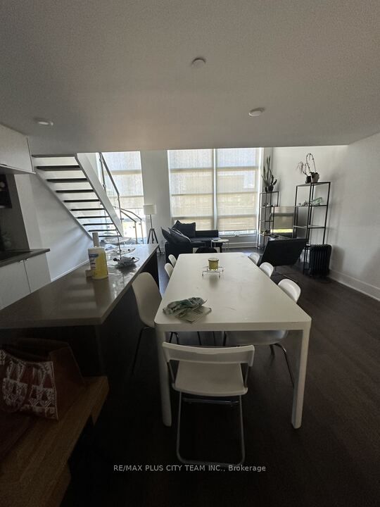 111 St. Clair Avenue W 902, Toronto, ON M4V 1N5 photo 5