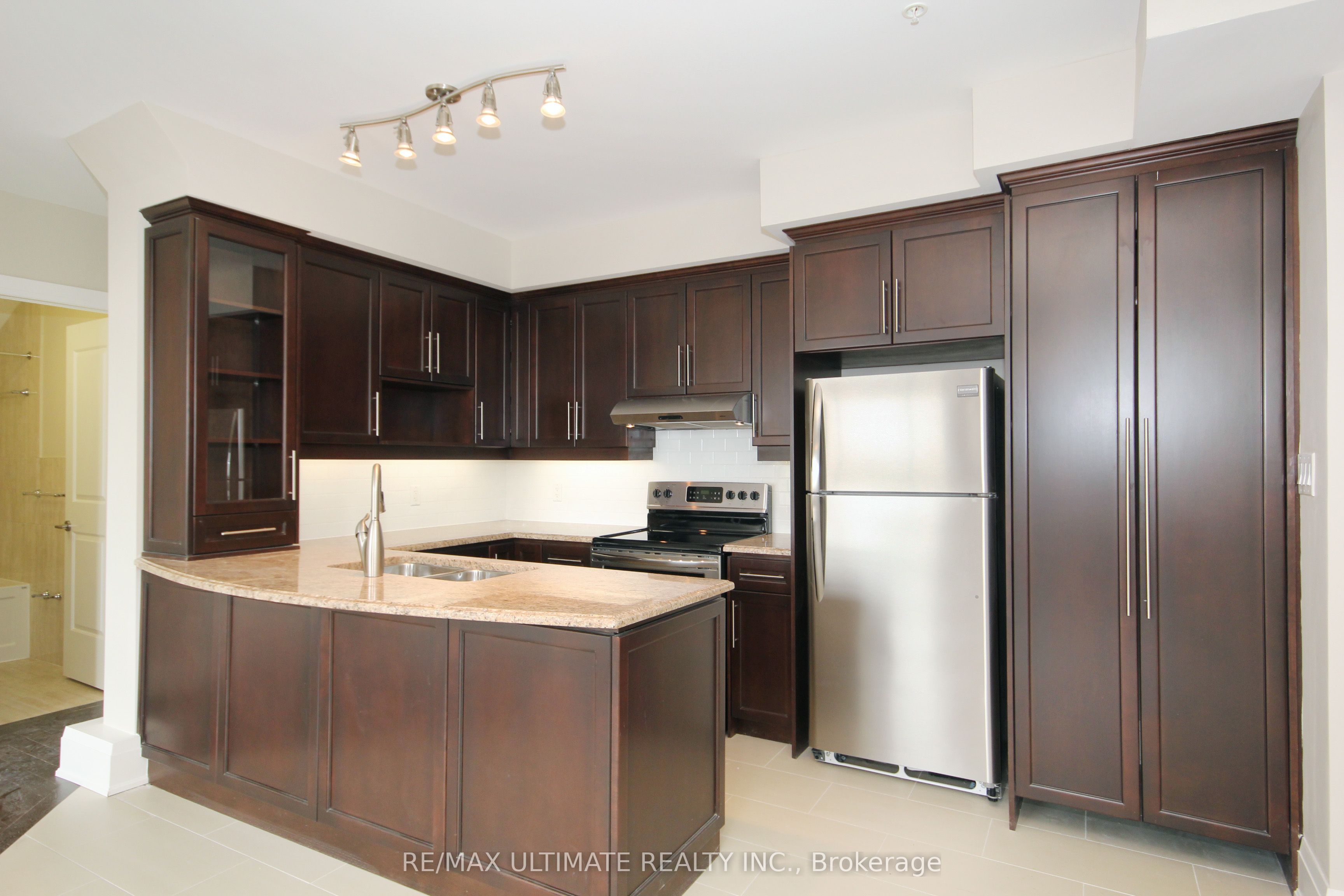 458 Oakwood Avenue 502, Toronto, ON M6E 2W6 photo 3