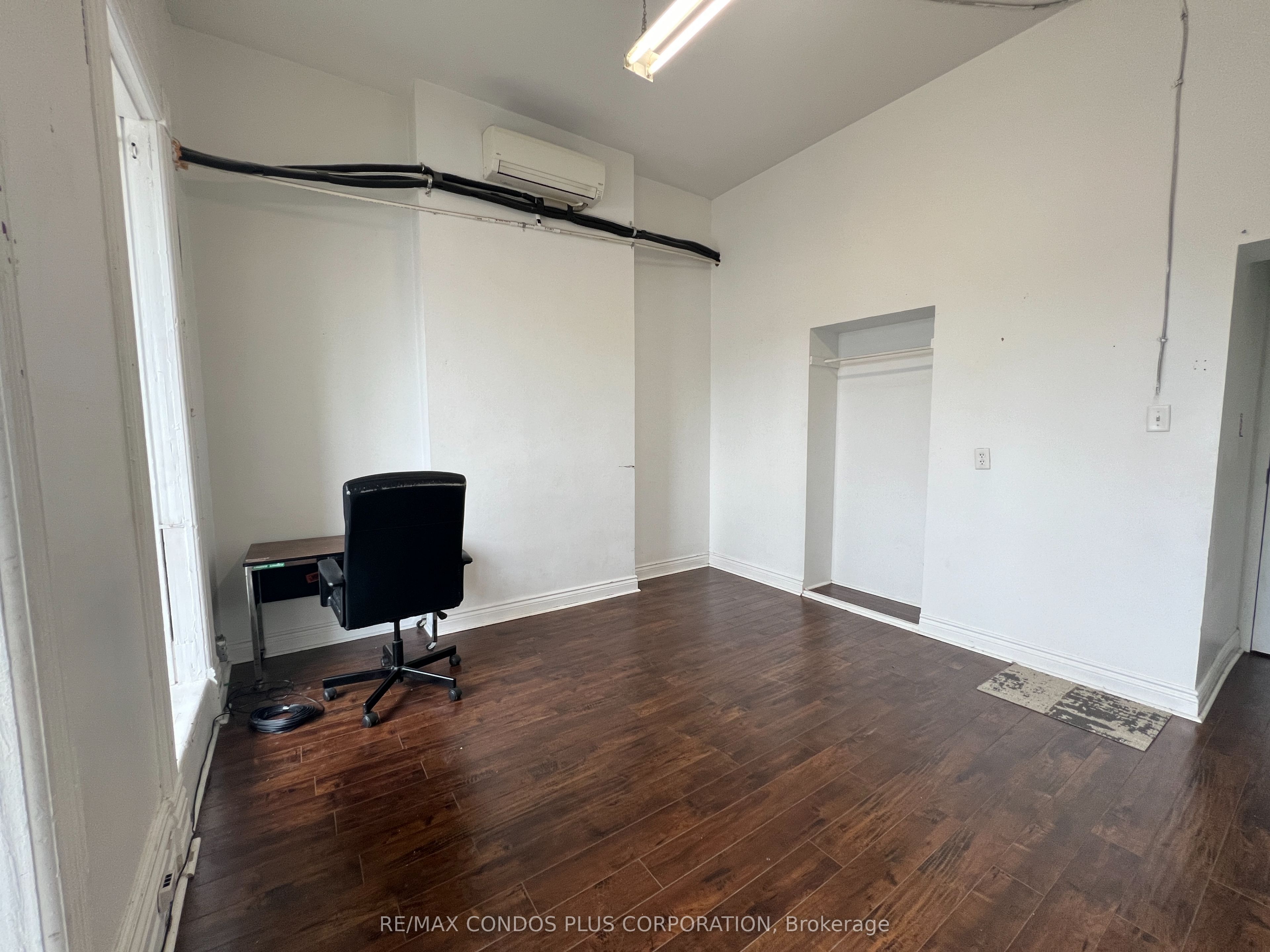 324 Spadina Avenue #B, Toronto, ON M5T 2E7 photo 3