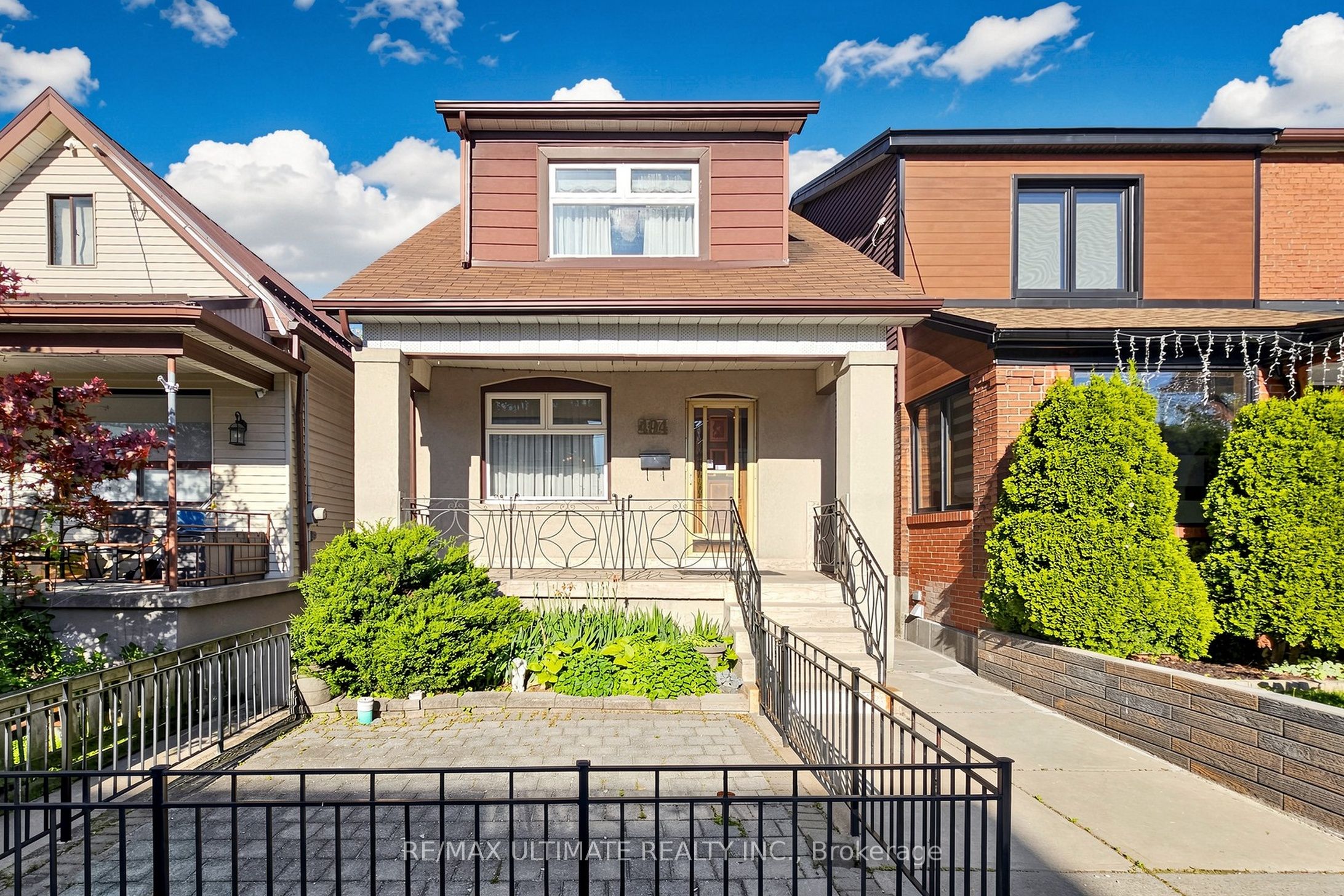 494 Oakwood Avenue W, Toronto, ON M6E 2W7
