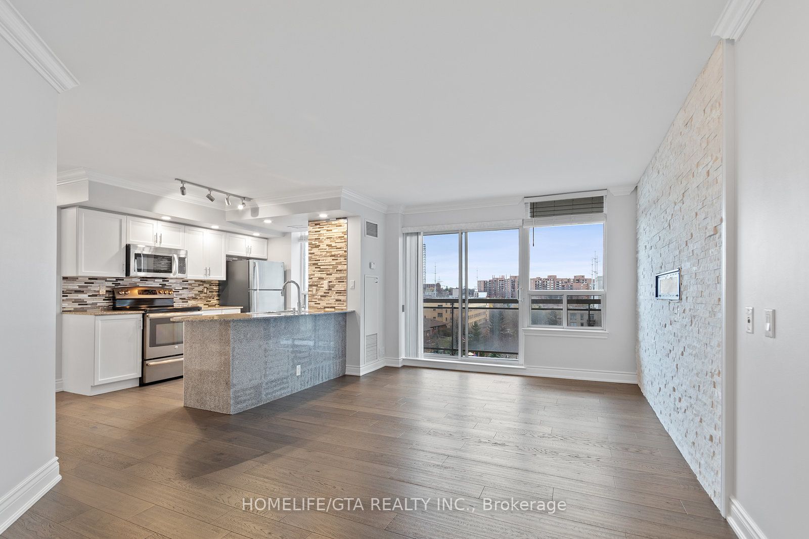 1720 Eglinton Avenue E 821, Toronto, ON M4A 2X8 photo 5