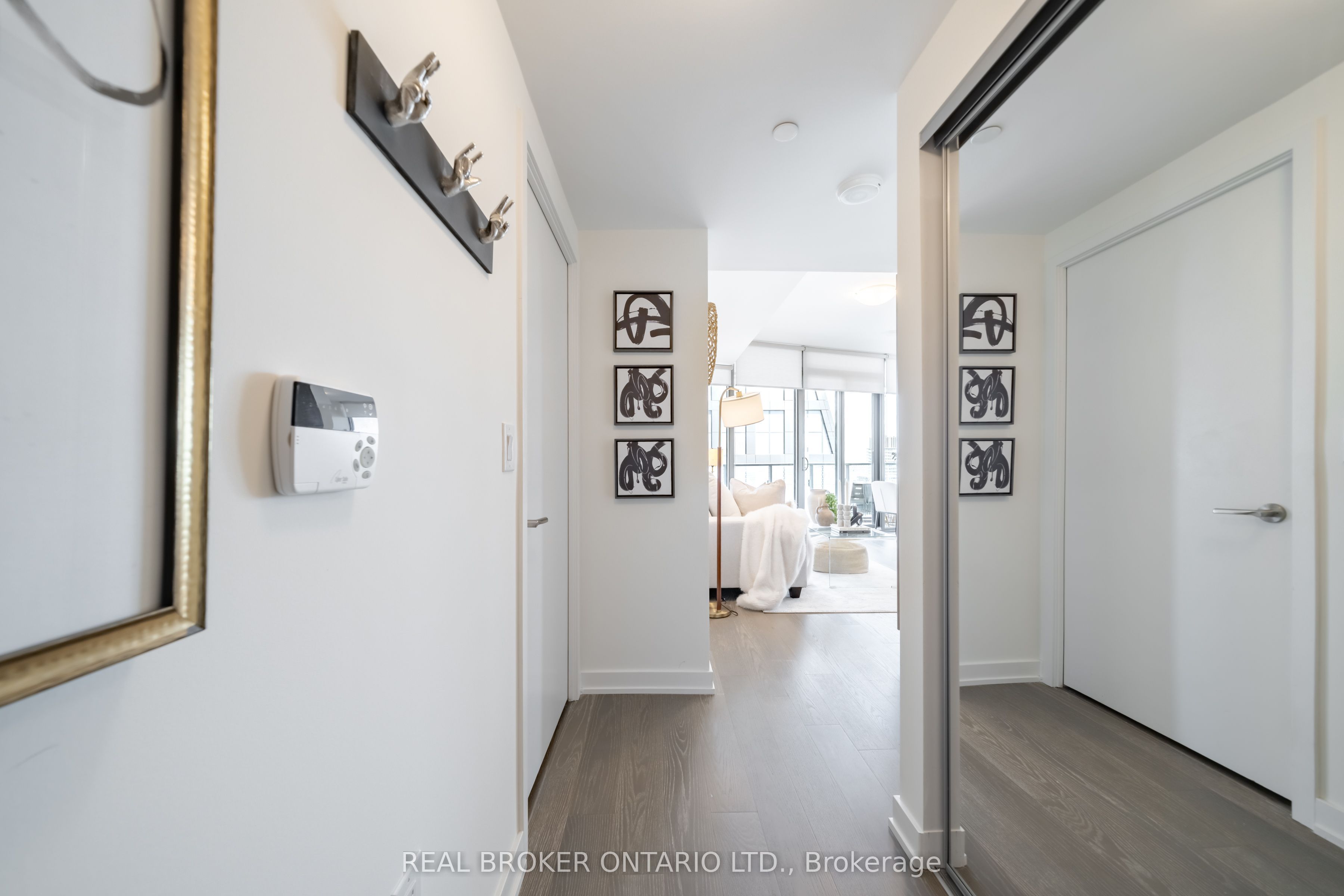 11 Wellesley Street W 5611, Toronto, ON M4Y 0G4 photo 3