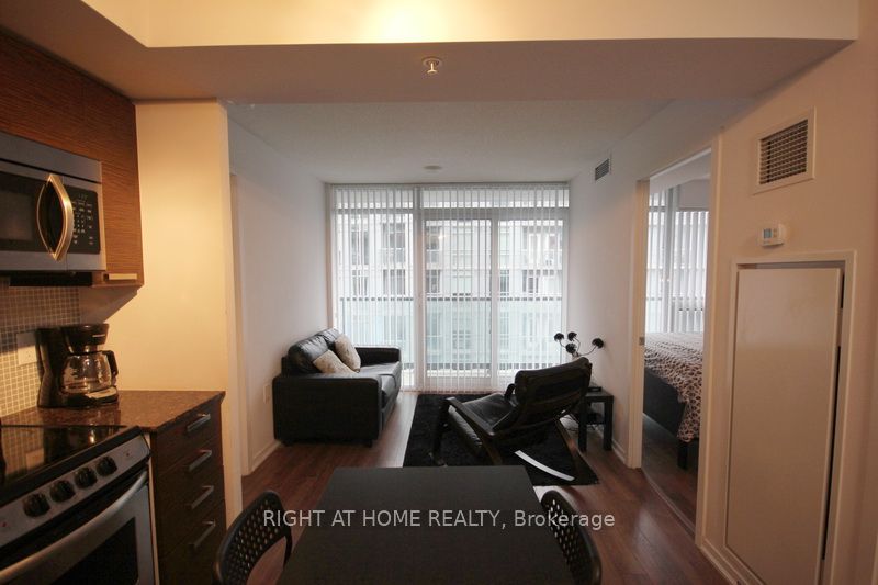 36 Lisgar Street 2016W, Toronto, ON M6J 0C7 photo 5