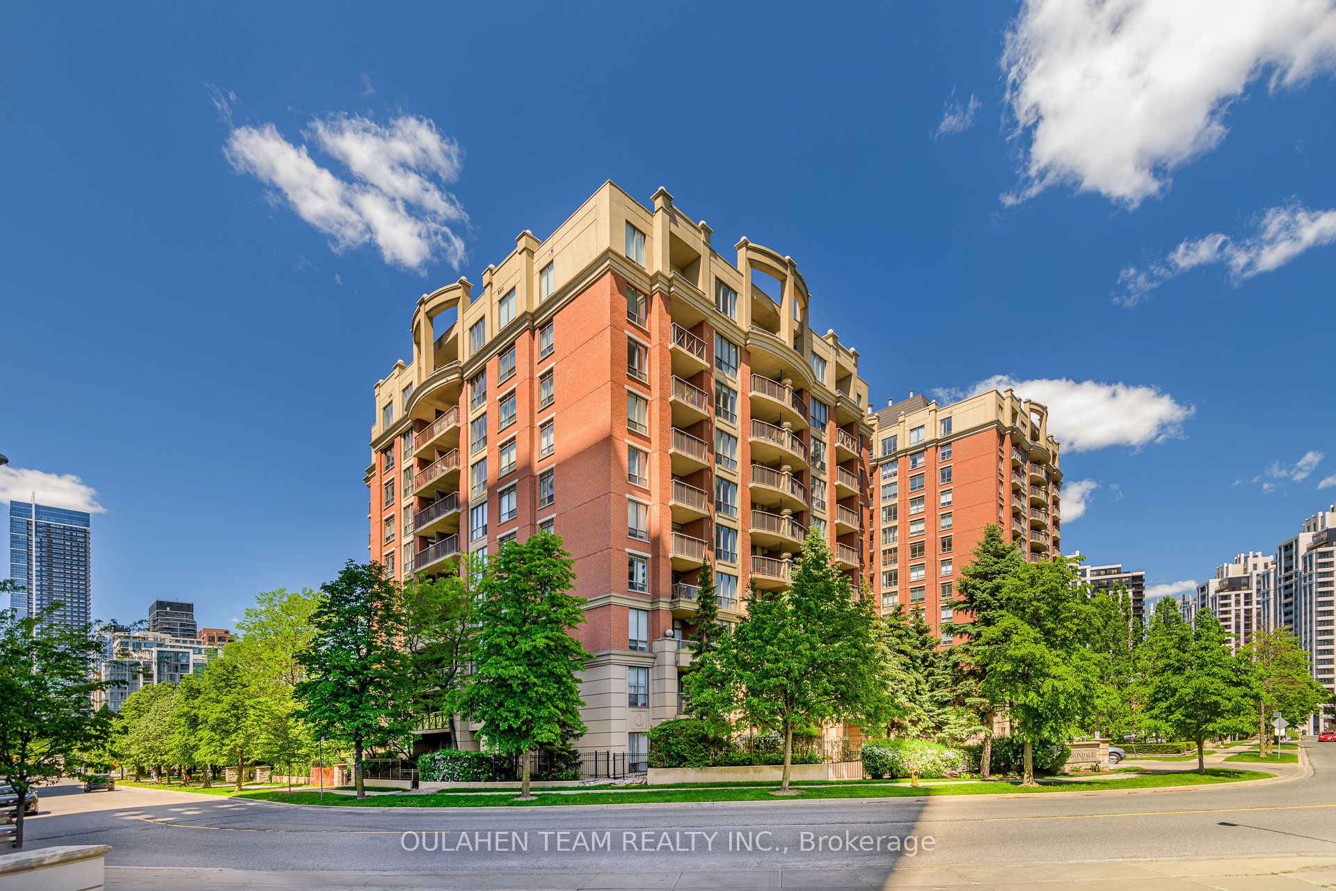 51 Harrison Garden Boulevard 202, Toronto, ON M2N 7G4
