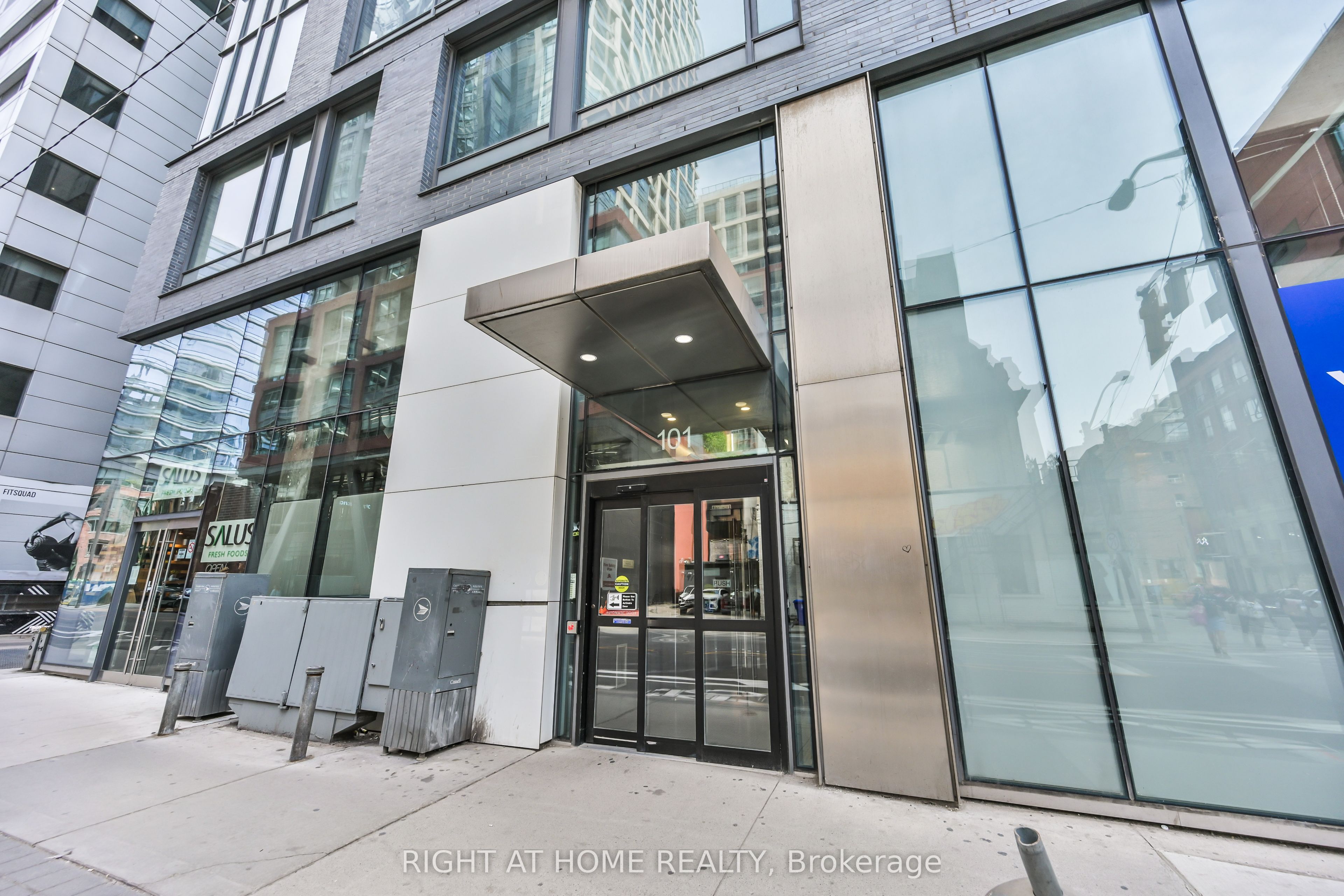 101 Peter Street W 3903, Toronto, ON M5V 0G6 photo 2