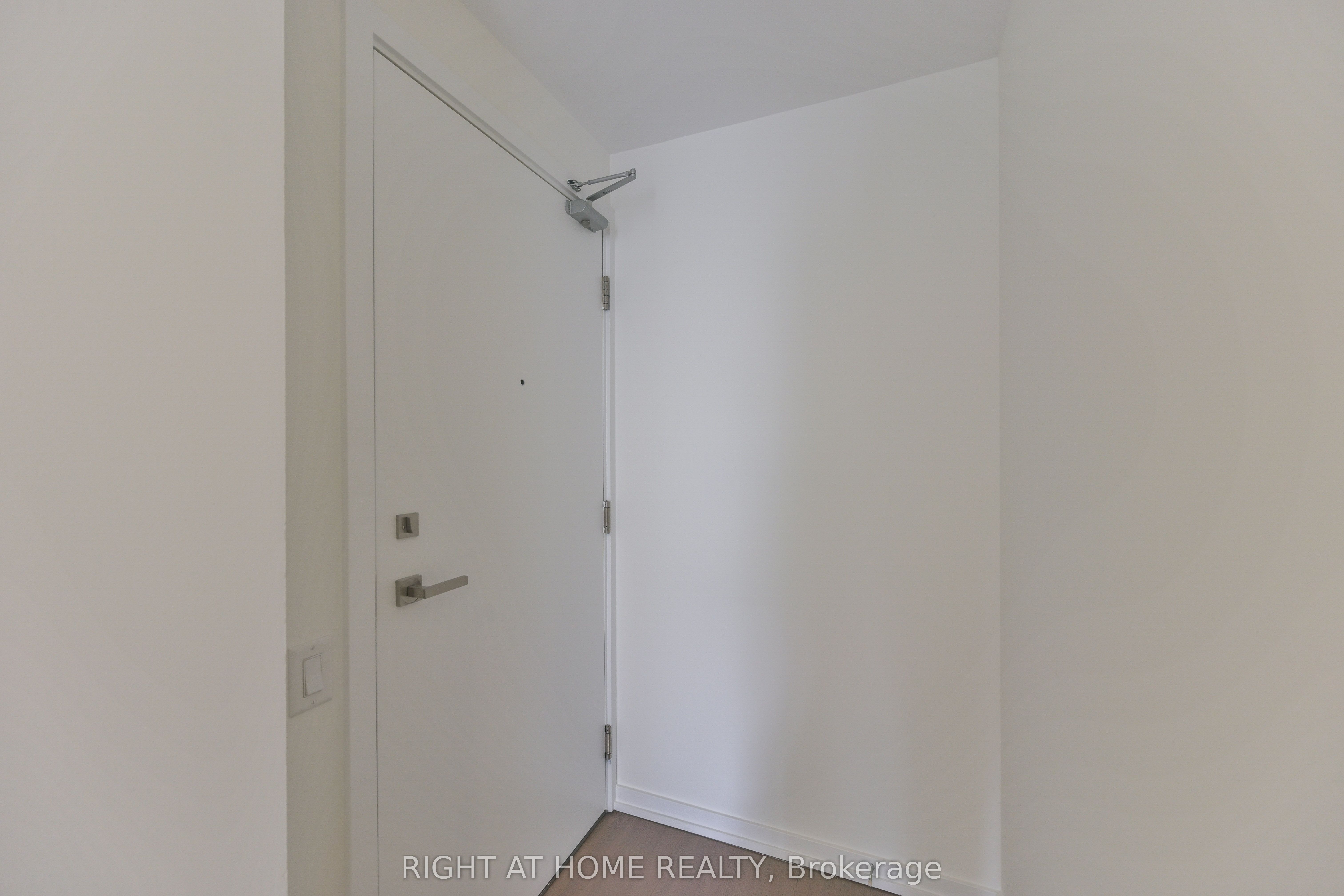101 Peter Street W 3903, Toronto, ON M5V 0G6 photo 3