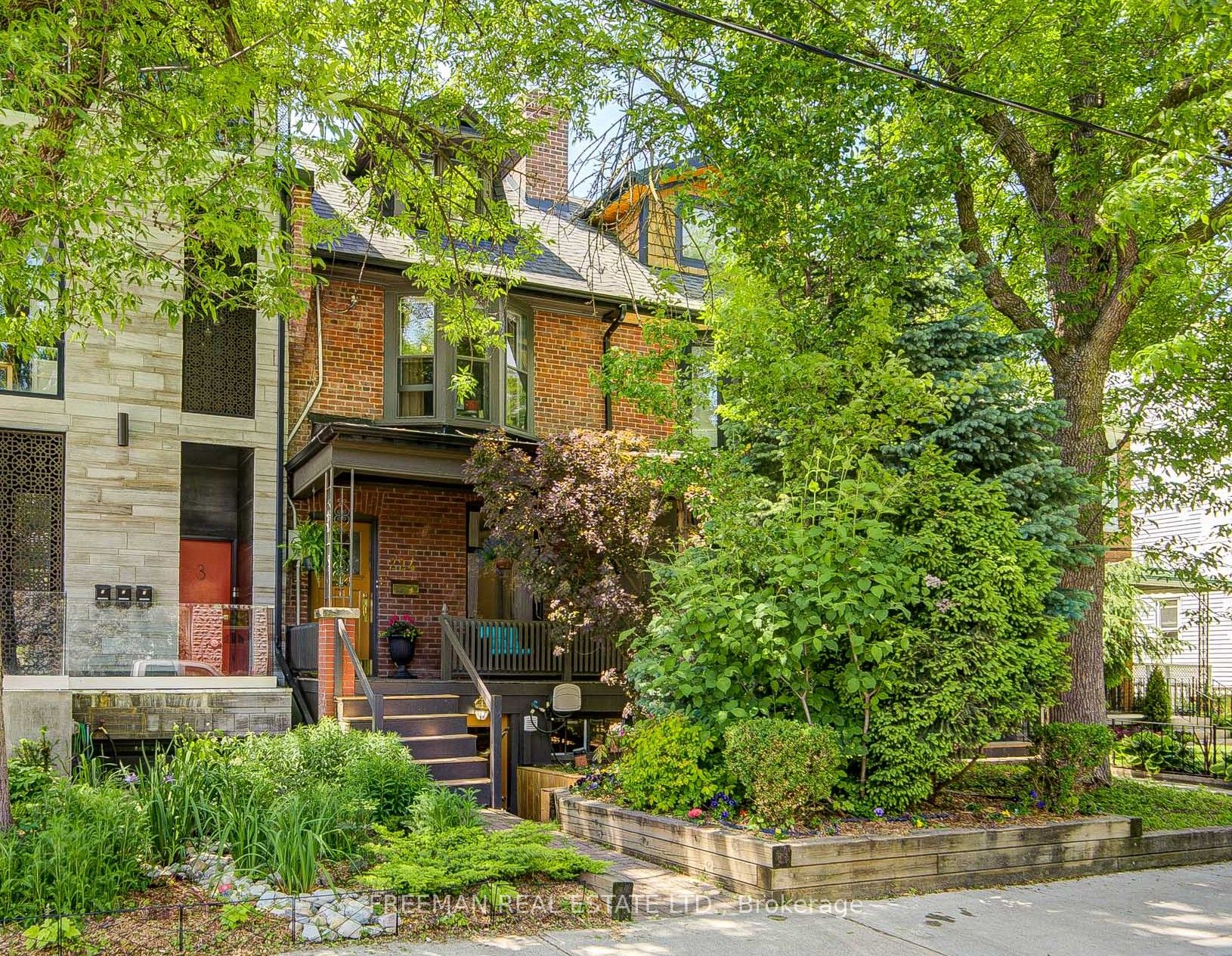224 Lippincott Street, Toronto, ON M5S 2P5