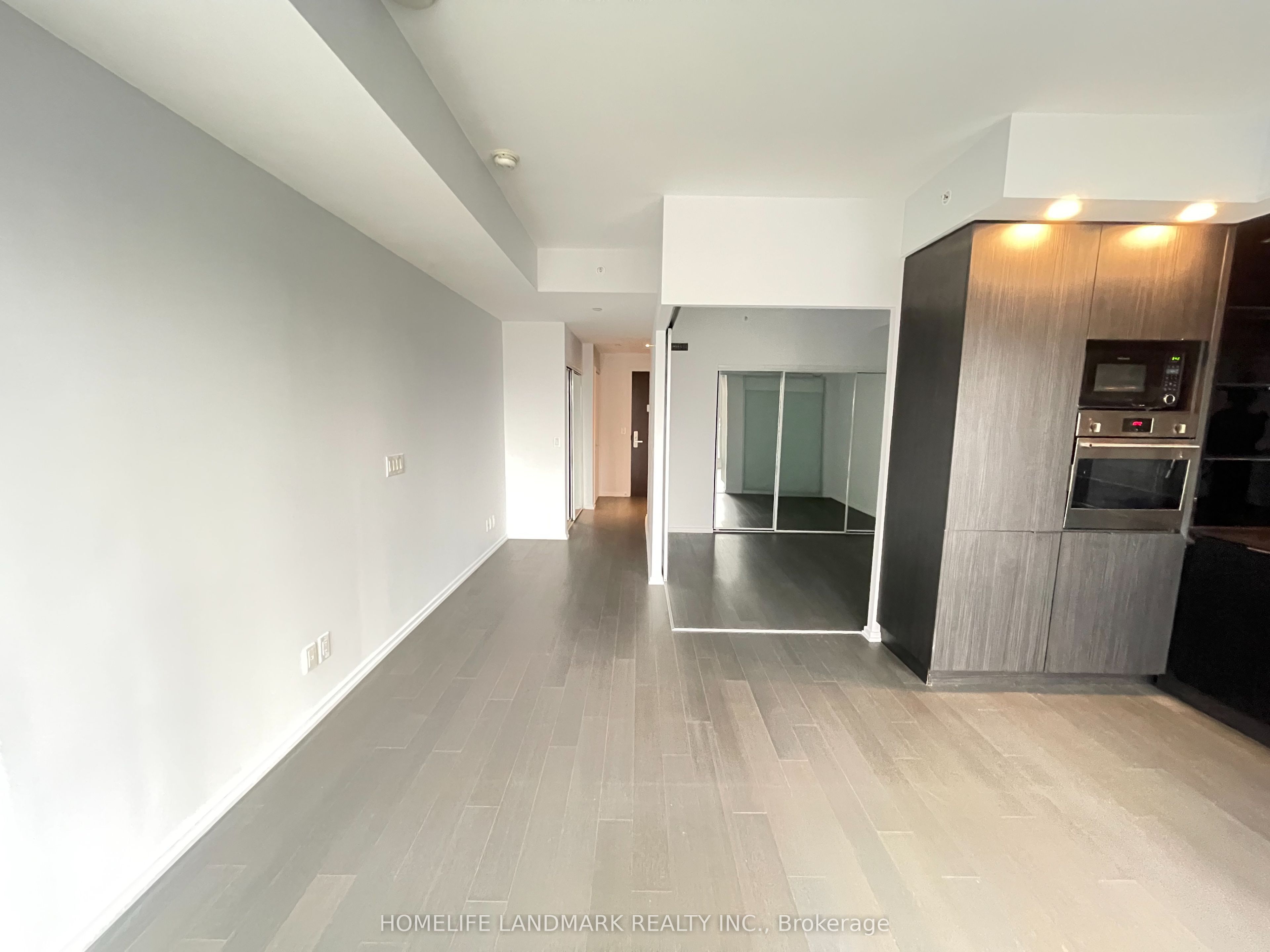 70 Temperance Street 2202, Toronto, ON M5H 0B1 photo 2
