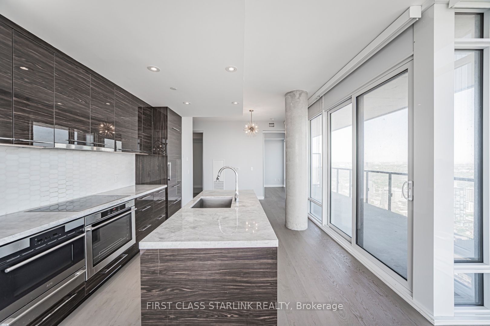 488 University Avenue 4802, Toronto, ON M5G 0C1 photo 4