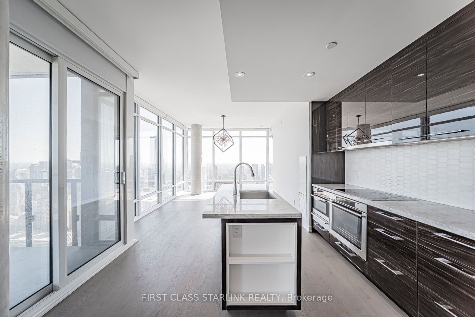 488 University Avenue 4802, Toronto, ON M5G 0C1 photo 5